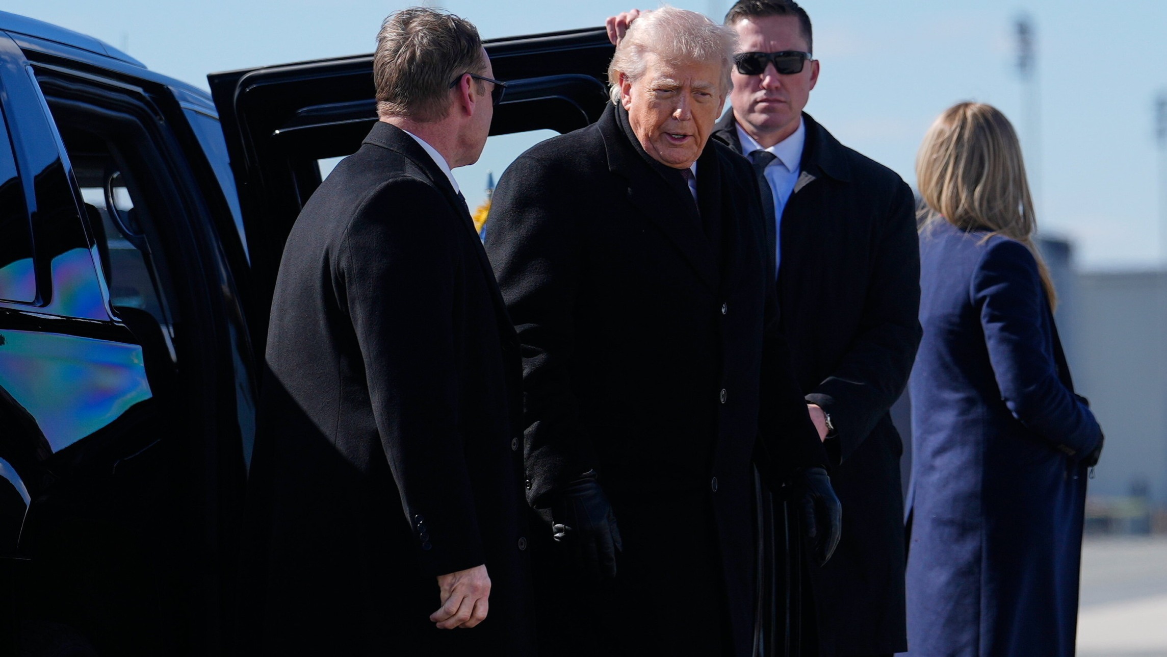 d1e00ek4ebabms.cloudfront.net image