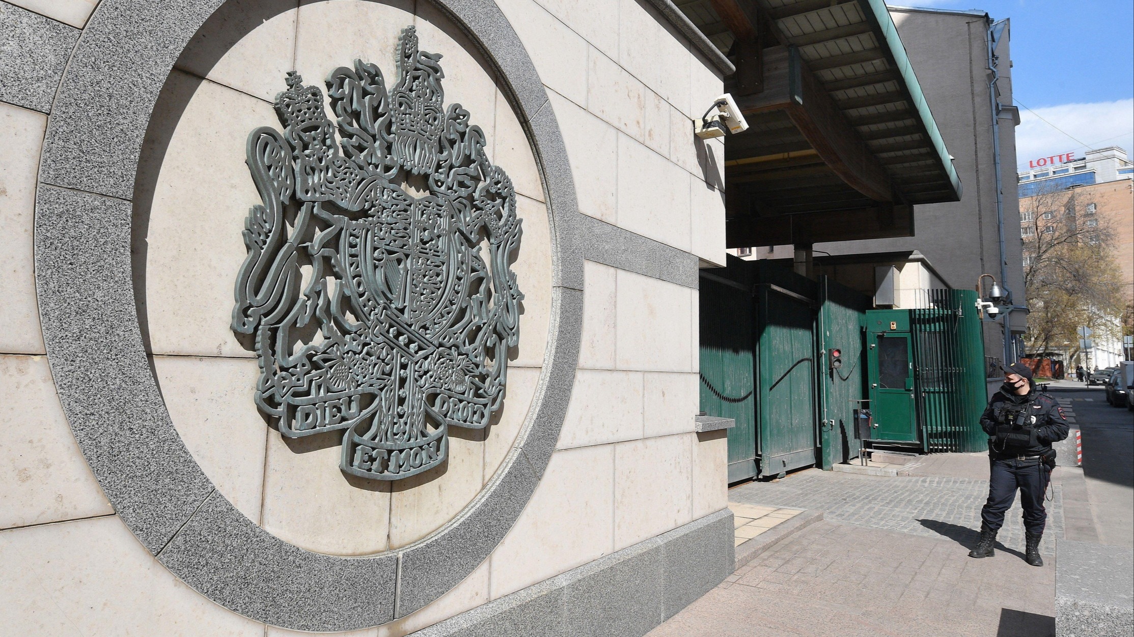 d1e00ek4ebabms.cloudfront.net image