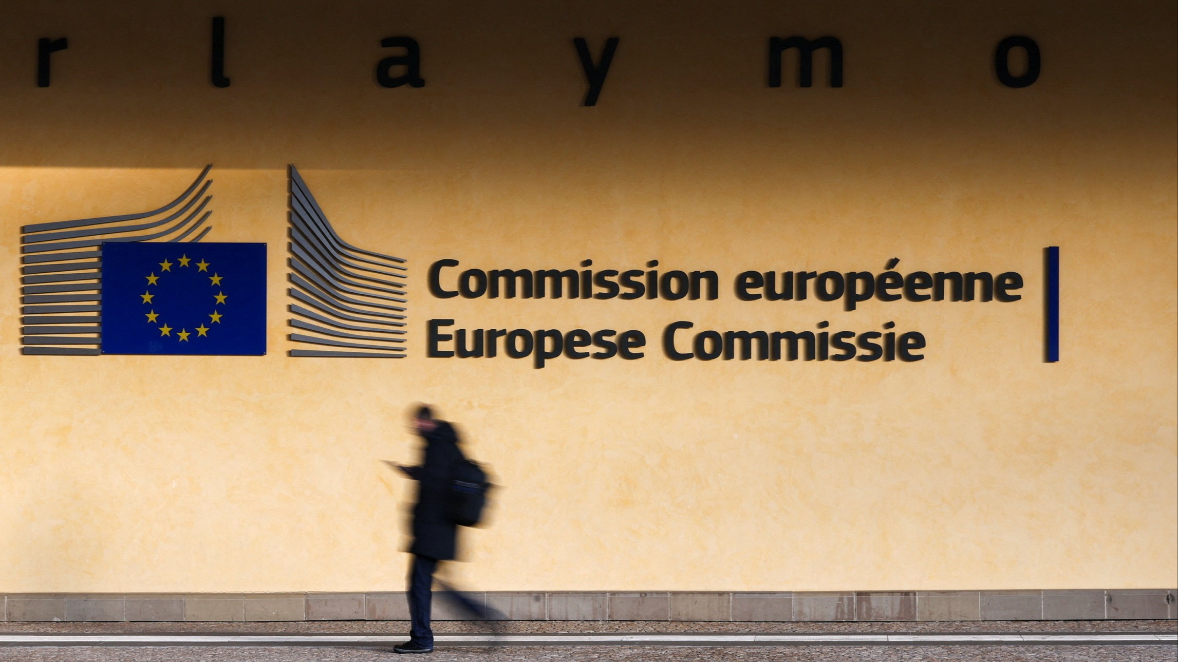 随着预算争夺战愈演愈烈，欧洲议会要求增加欧盟预算