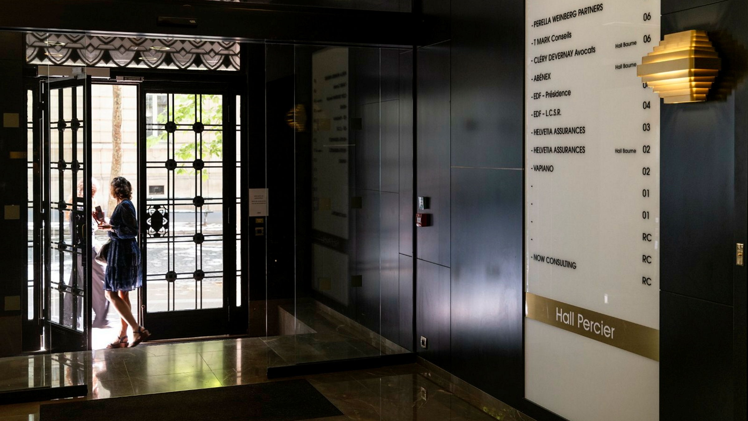 d1e00ek4ebabms.cloudfront.net image