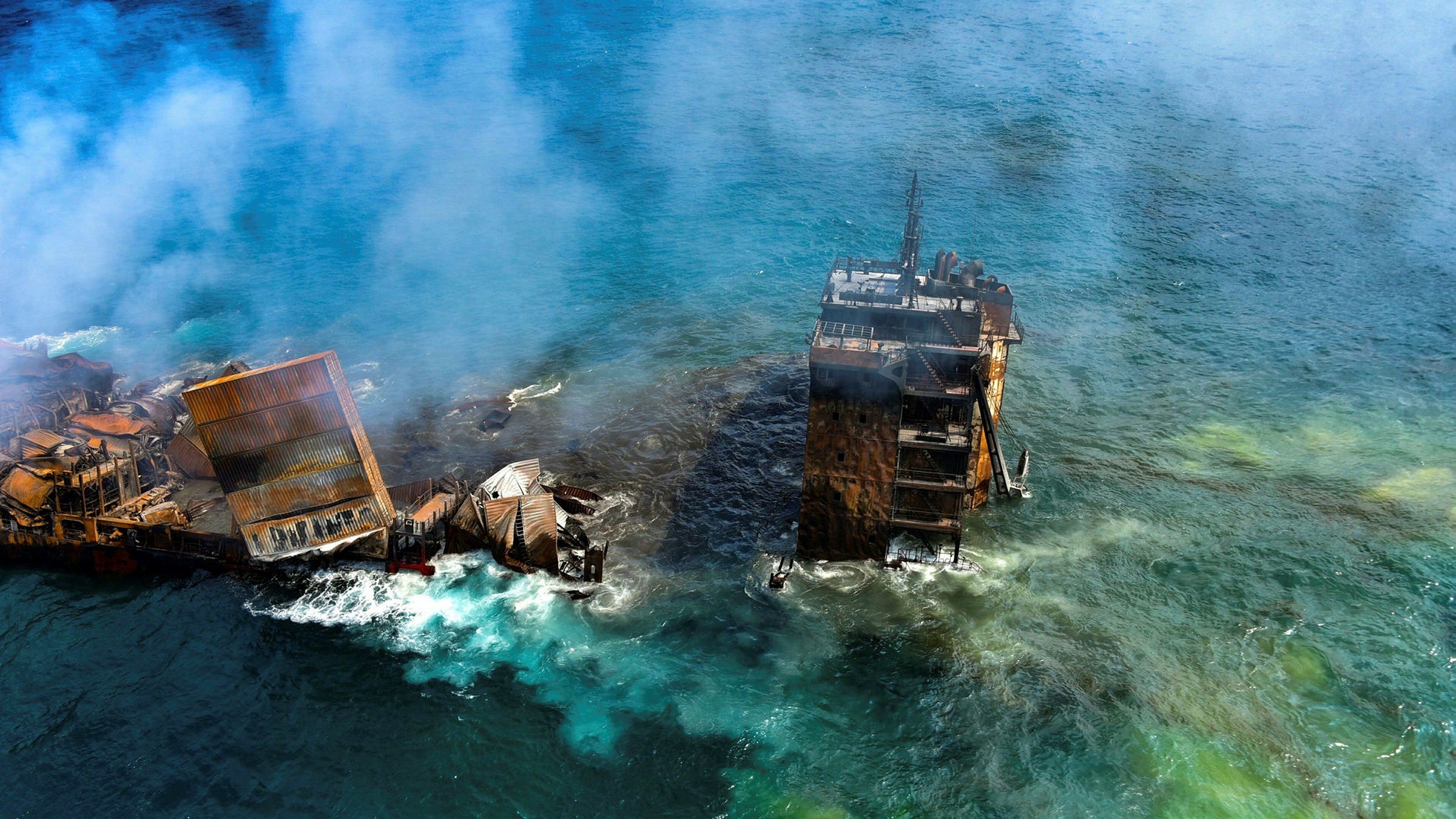 Sri Lanka is facing an ecological catastrophe when the shipwreck begins to burn - Vimarsana News