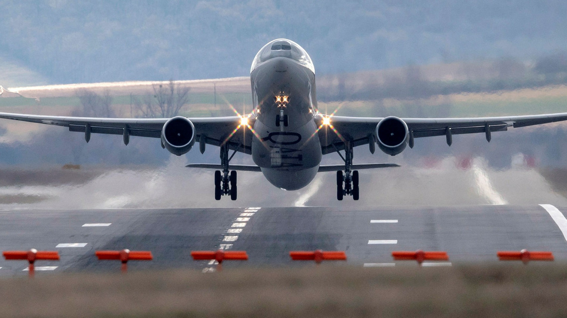 Câu chuyện tranh chấp giữa Airbus và Qatar Airways tại Việt Nam đang là chủ đề nóng được đưa ra tranh luận trong thời gian qua. Hãy cùng khám phá thêm về những diễn biến và ảnh hưởng của vụ việc này lên ngành hàng không!