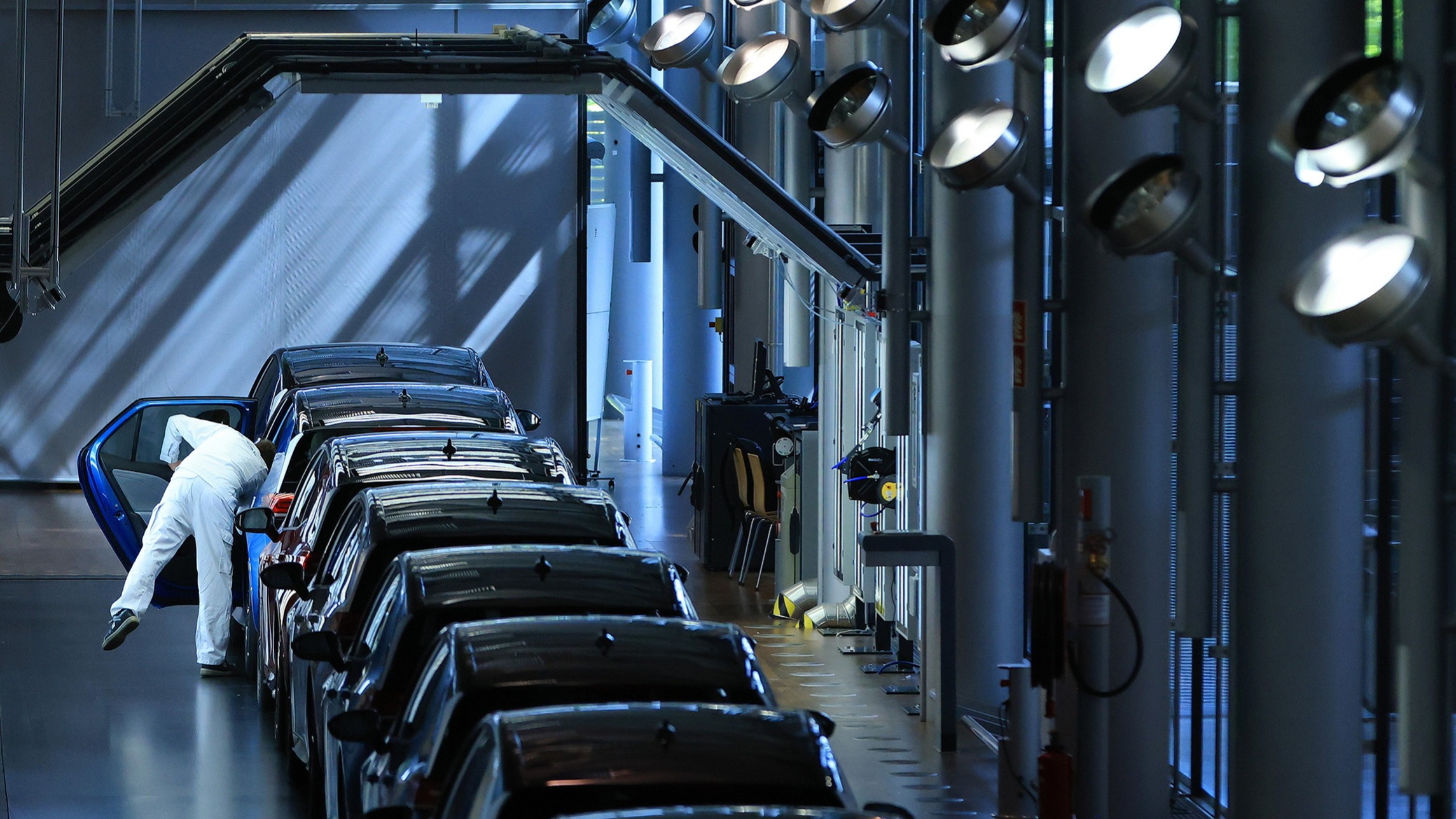 d1e00ek4ebabms.cloudfront.net image