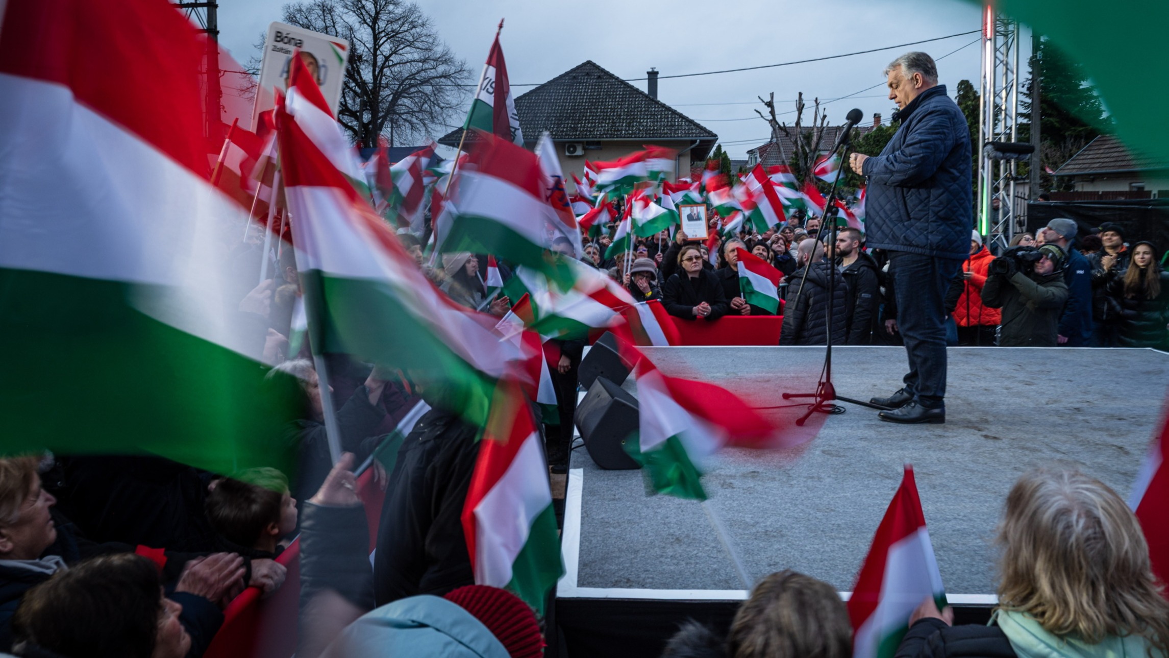 d1e00ek4ebabms.cloudfront.net image