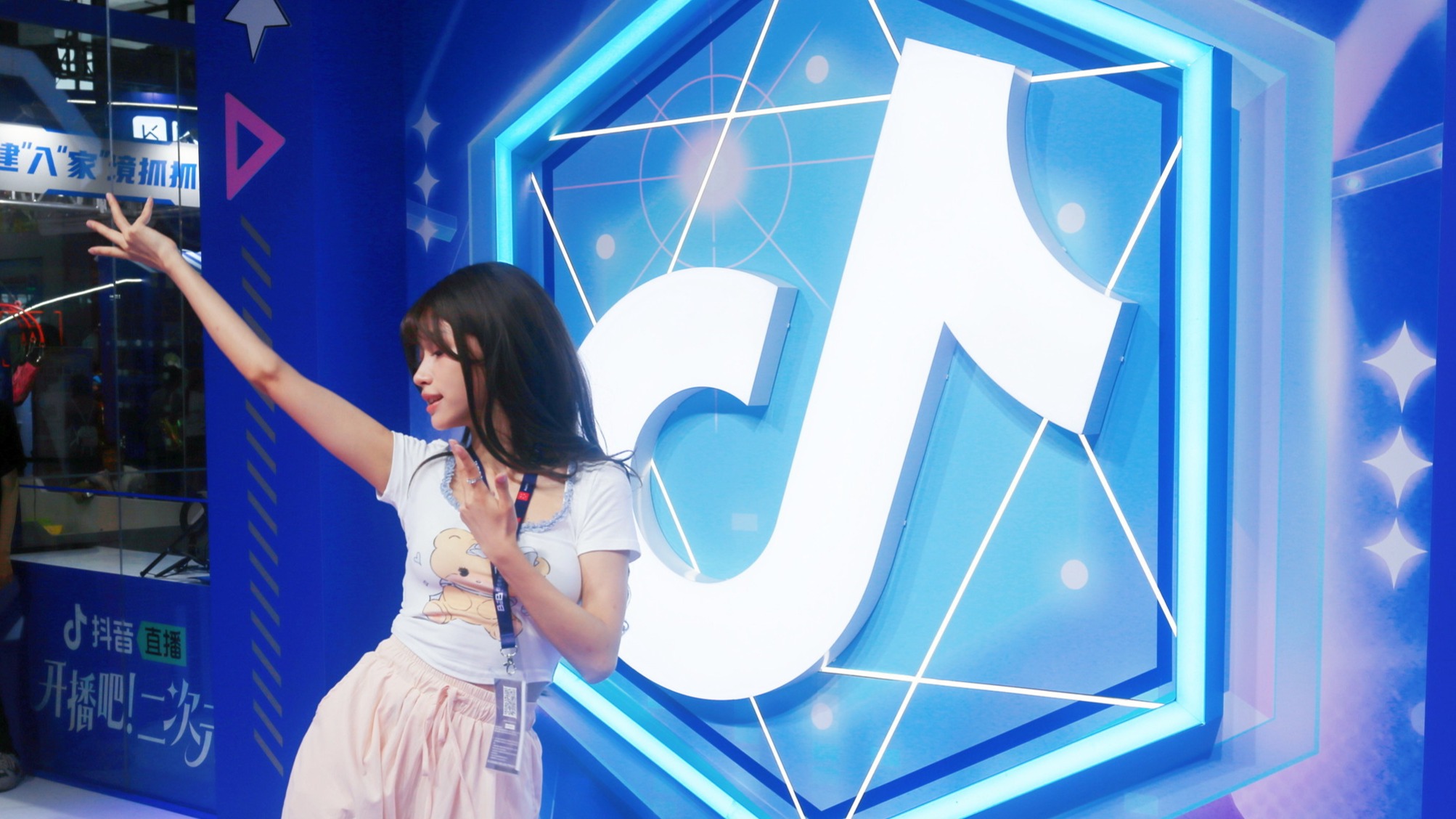 d1e00ek4ebabms.cloudfront.net image