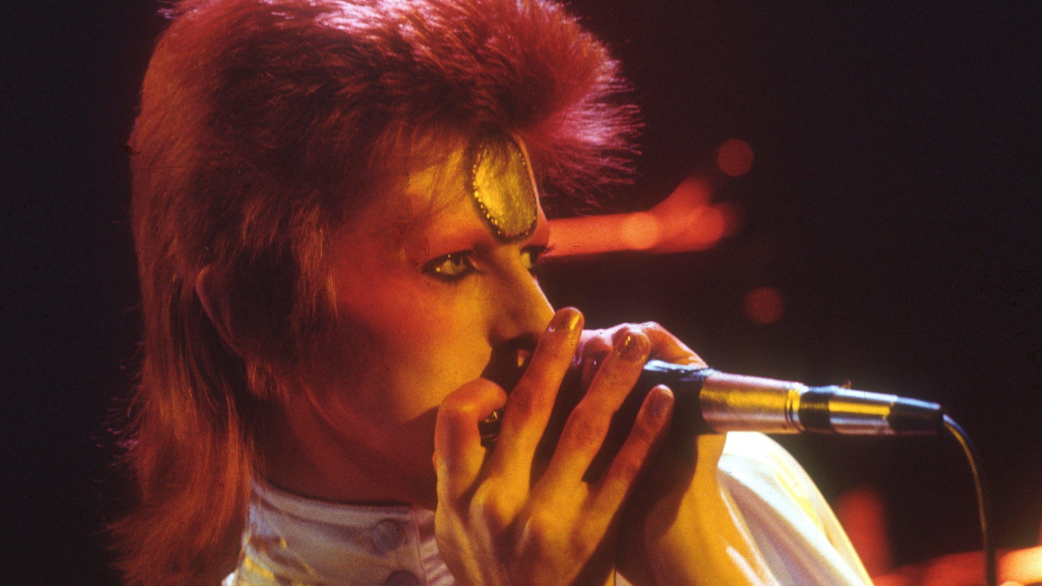 David Bowie's vast archive donated to V&A Museum | Financial Times