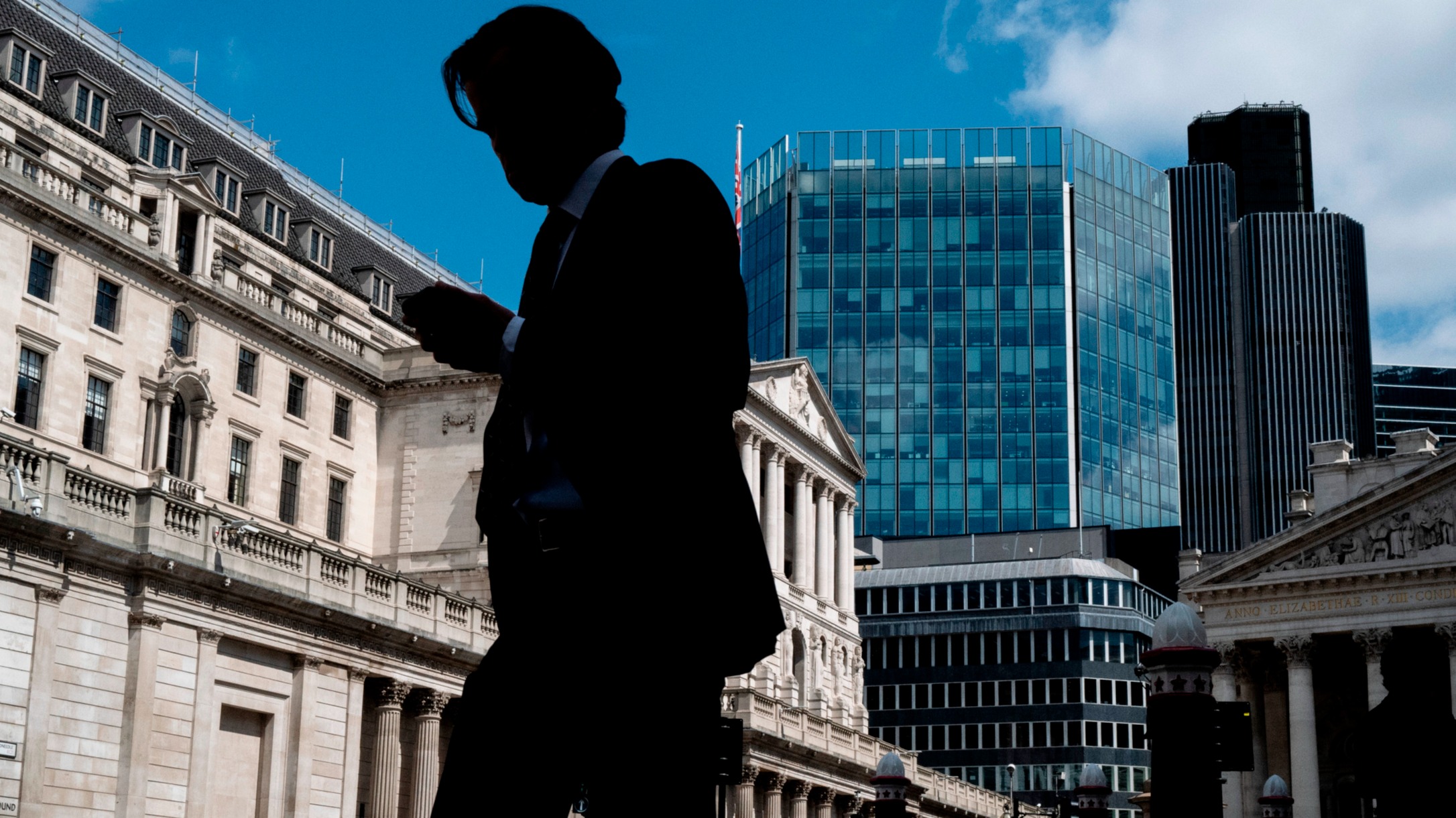 Bonus bonanza boosts FTSE 100 chiefs' pay by nearly a quarter | Financial  Times