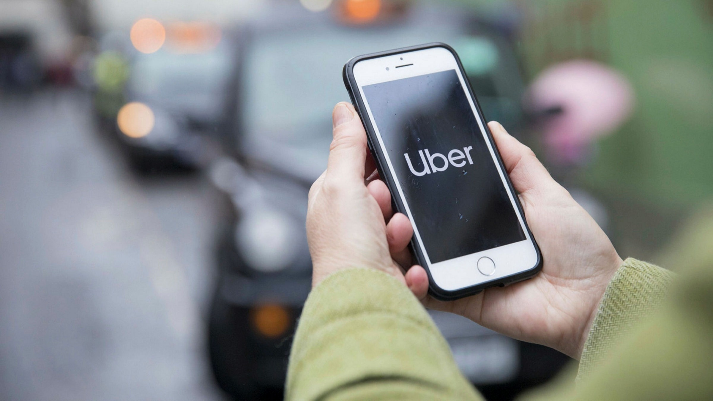 Uber agrees to UK drivers joining union in global first 