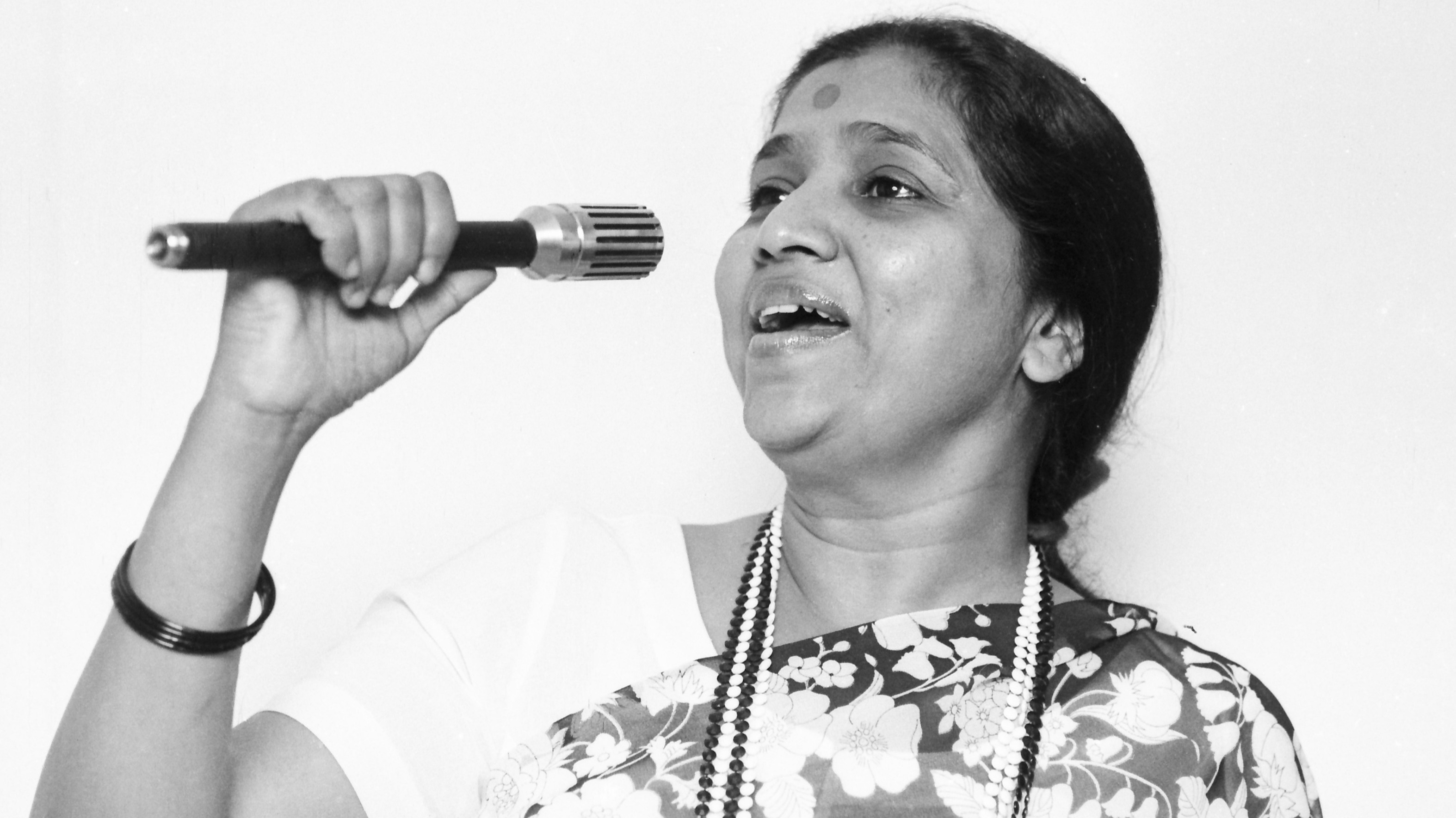 d1e00ek4ebabms.cloudfront.net image