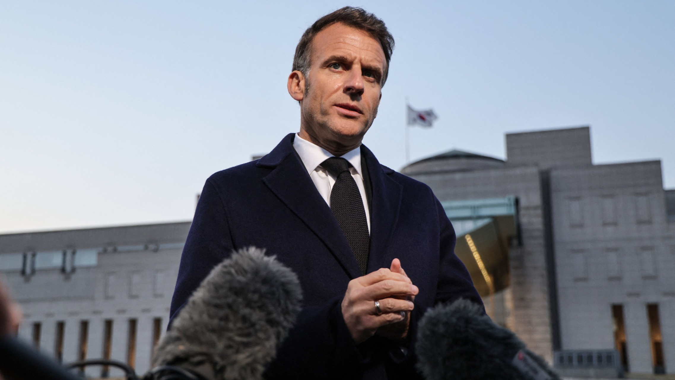 d1e00ek4ebabms.cloudfront.net image