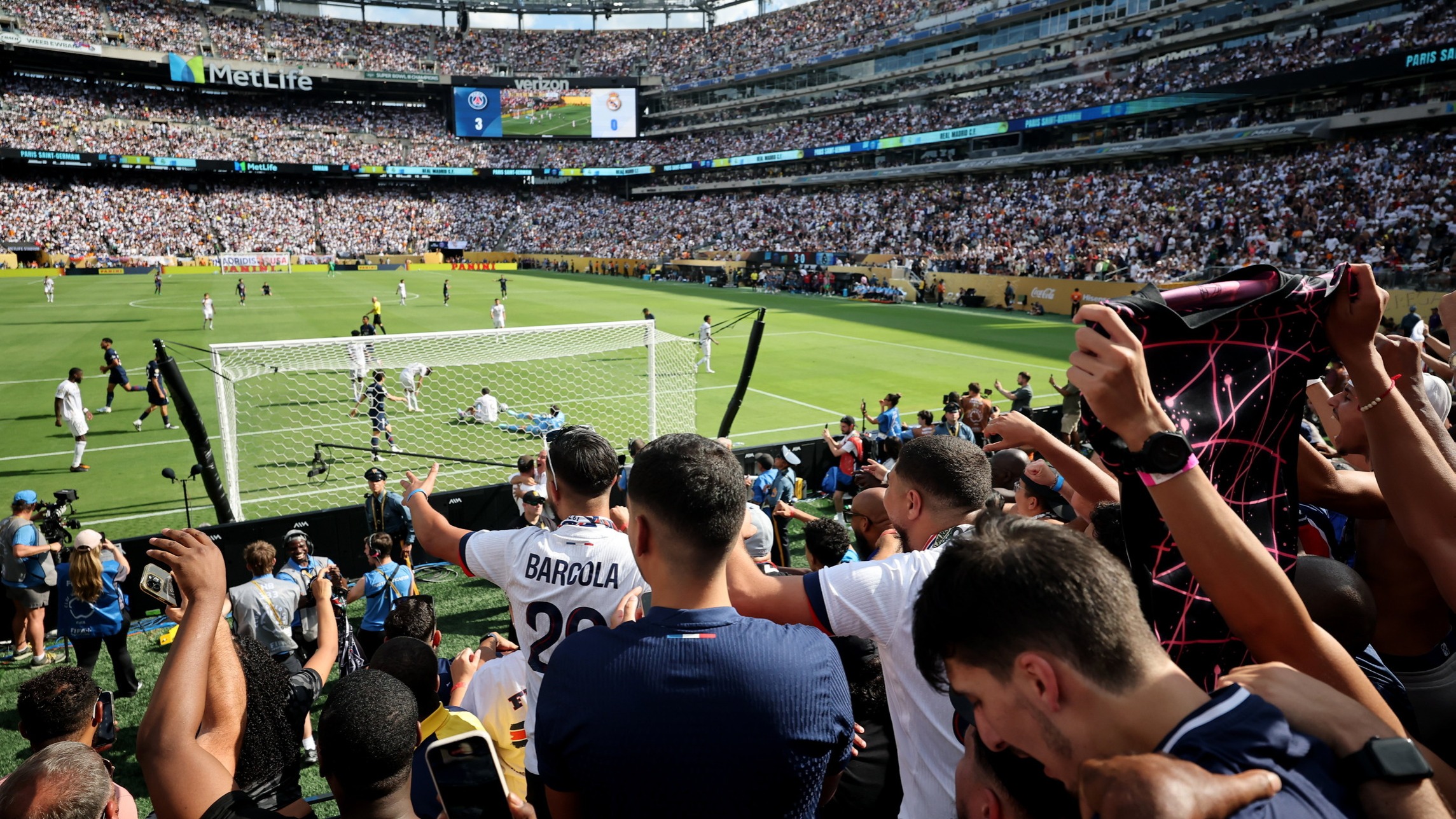 d1e00ek4ebabms.cloudfront.net image