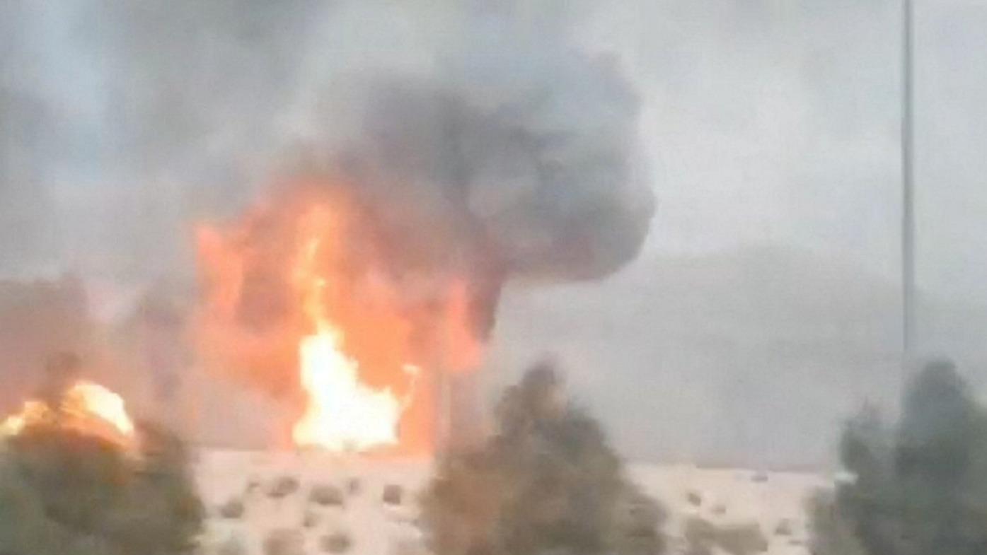 d1e00ek4ebabms.cloudfront.net image