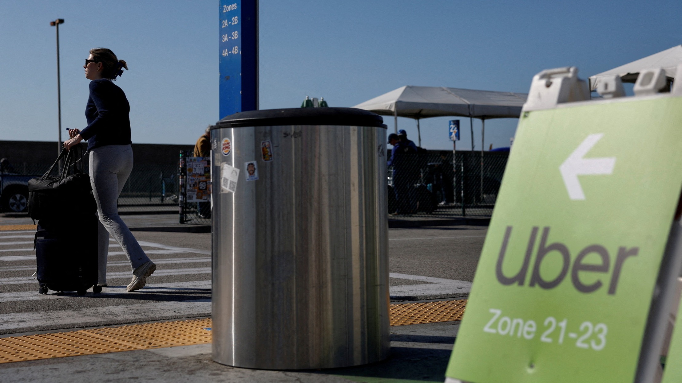 d1e00ek4ebabms.cloudfront.net image