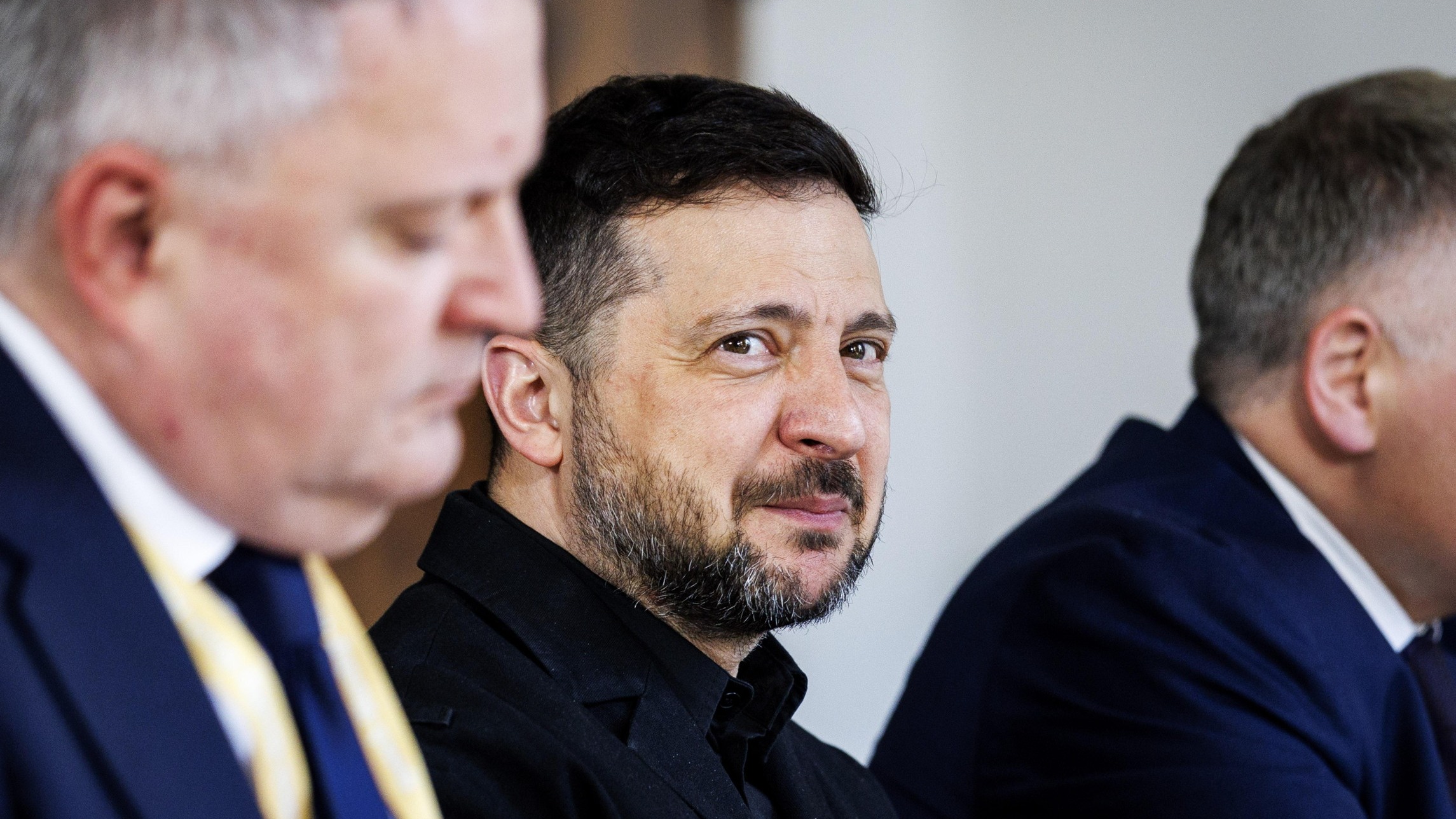 d1e00ek4ebabms.cloudfront.net image