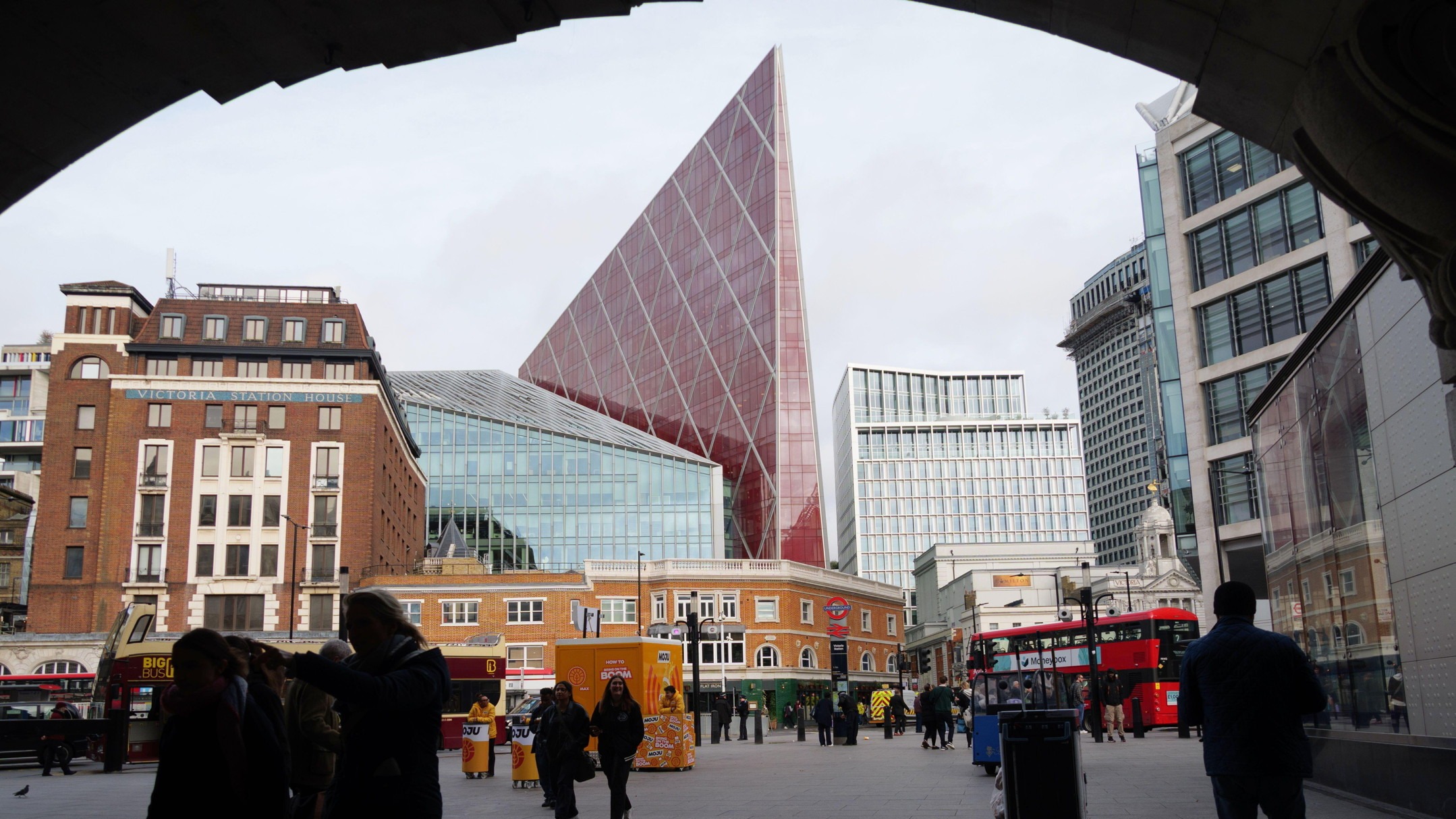 d1e00ek4ebabms.cloudfront.net image