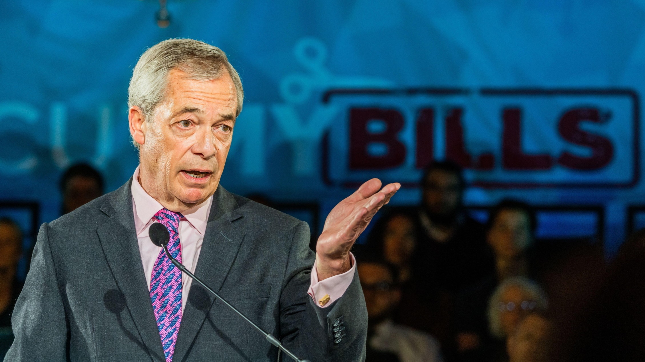 d1e00ek4ebabms.cloudfront.net image