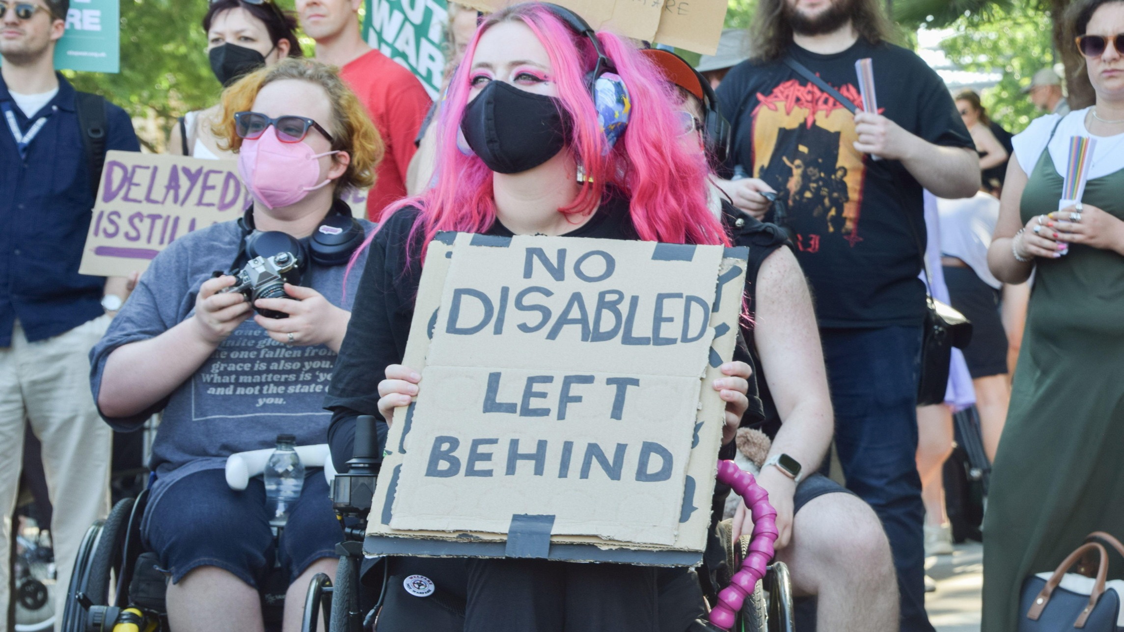 d1e00ek4ebabms.cloudfront.net image