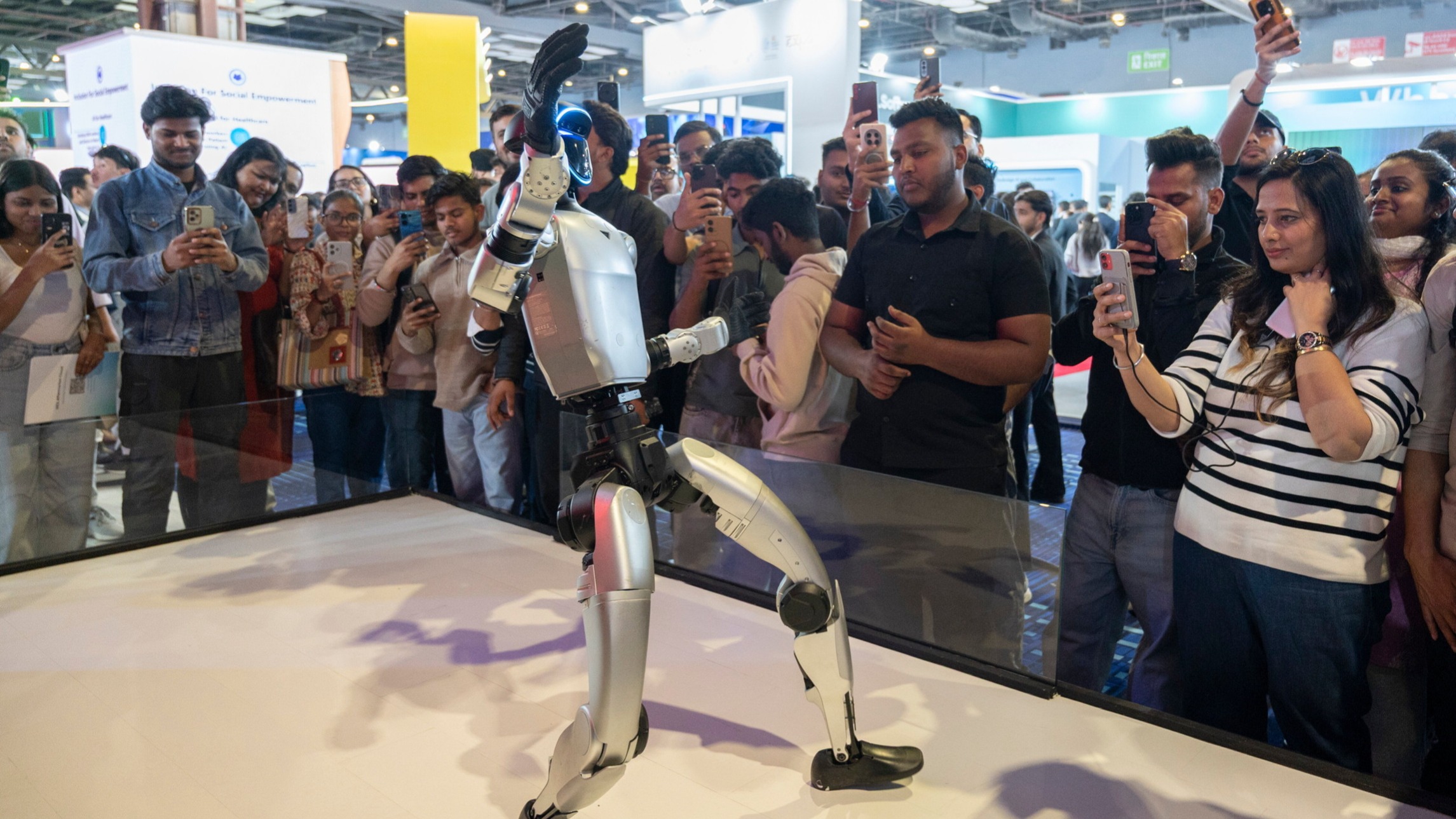 d1e00ek4ebabms.cloudfront.net image