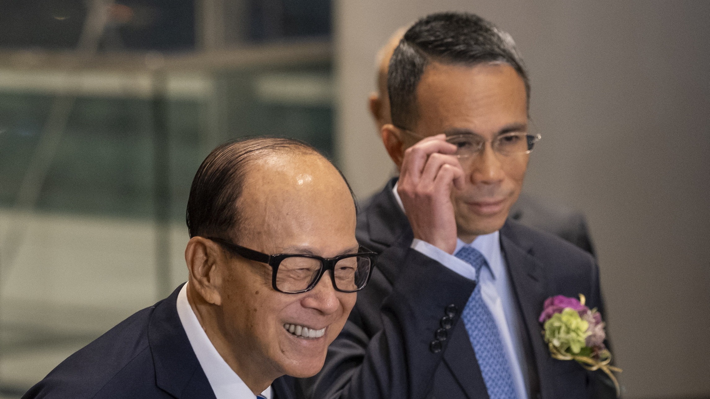 d1e00ek4ebabms.cloudfront.net image