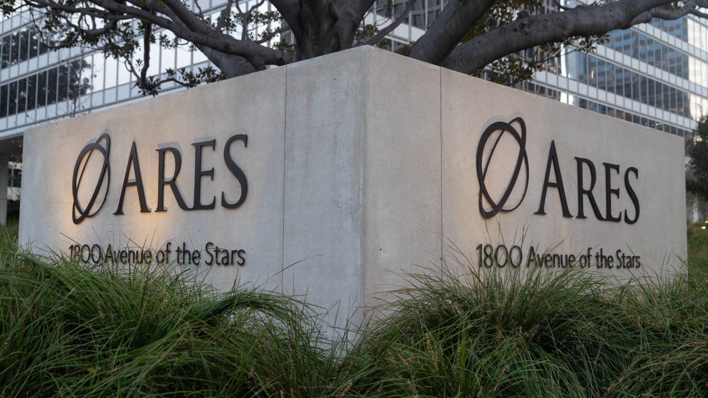 d1e00ek4ebabms.cloudfront.net image