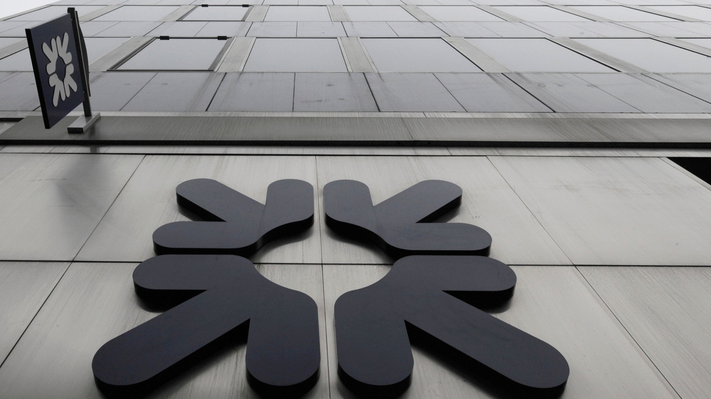 d1e00ek4ebabms.cloudfront.net image