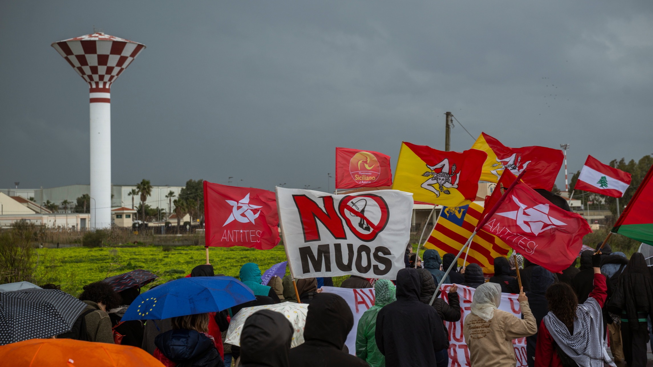 d1e00ek4ebabms.cloudfront.net image