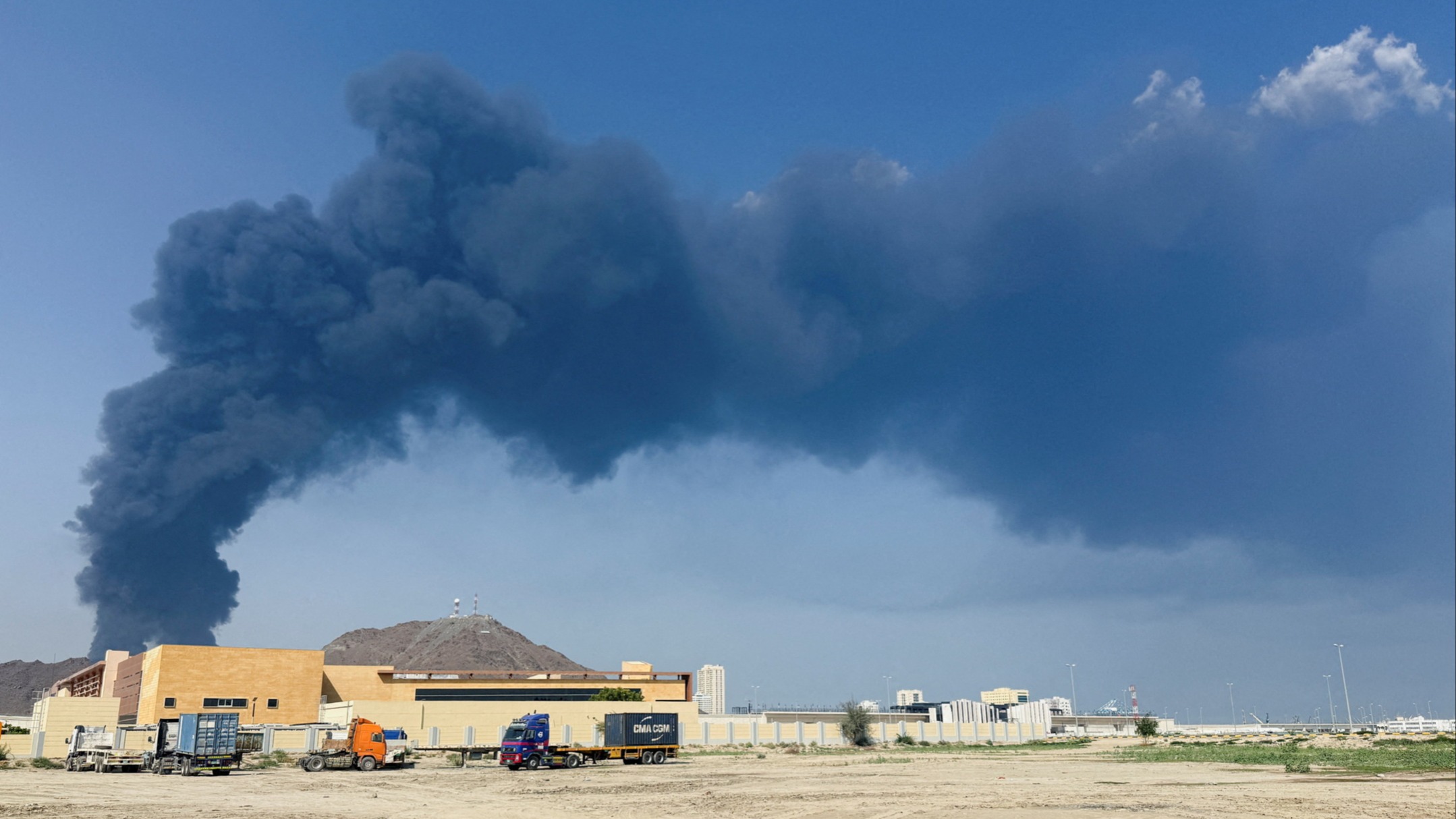 d1e00ek4ebabms.cloudfront.net image