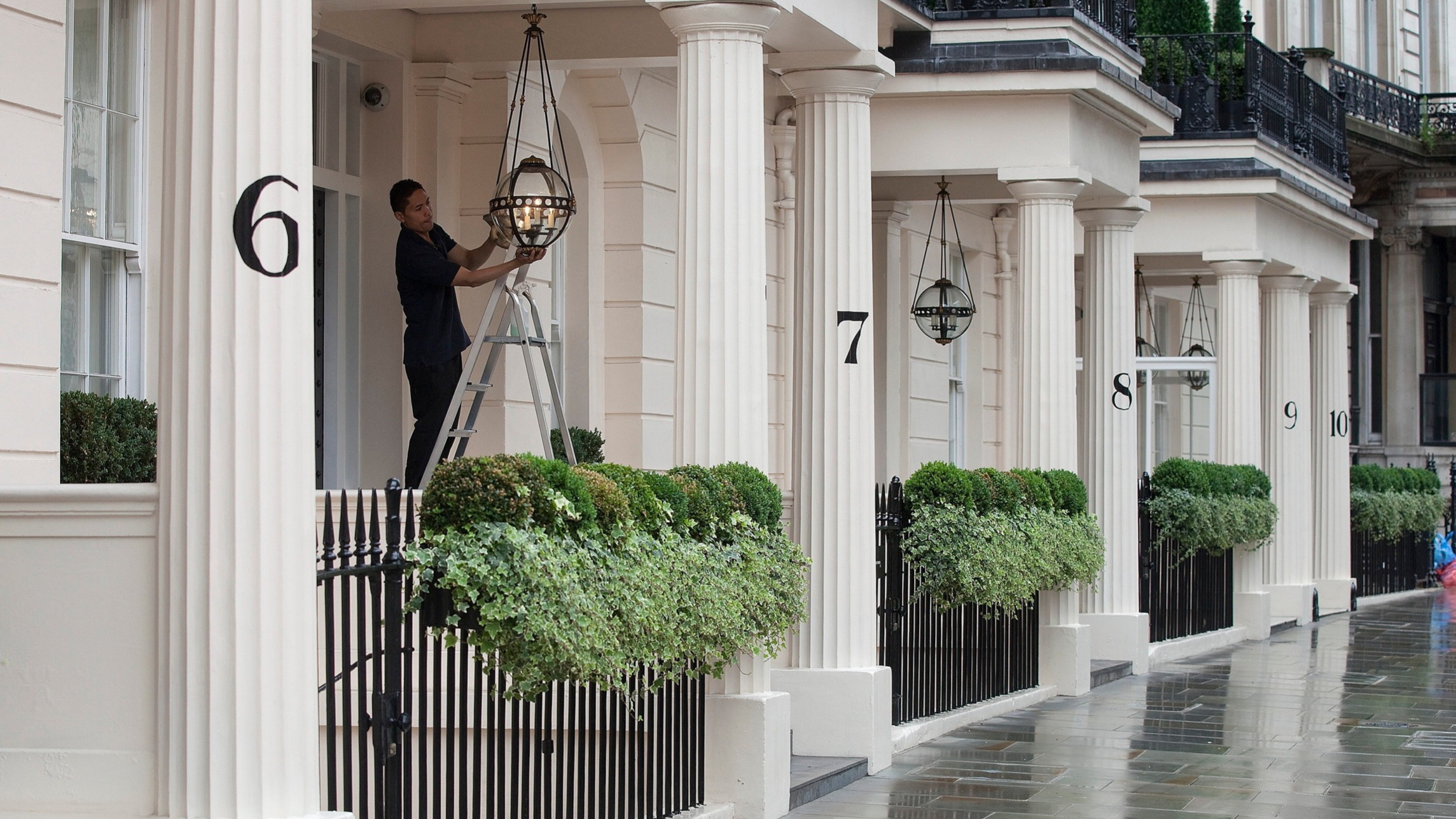 d1e00ek4ebabms.cloudfront.net image