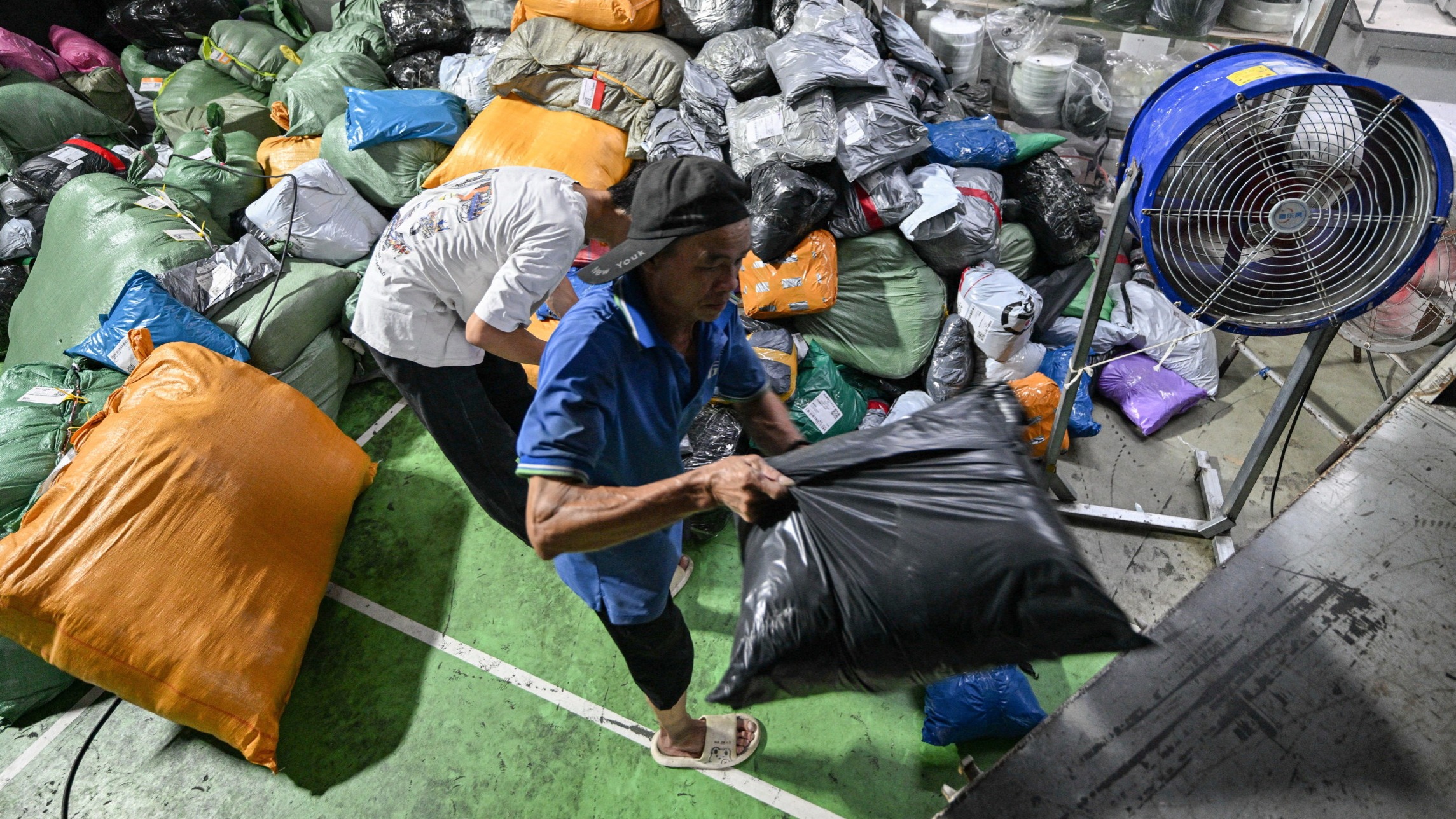 d1e00ek4ebabms.cloudfront.net image