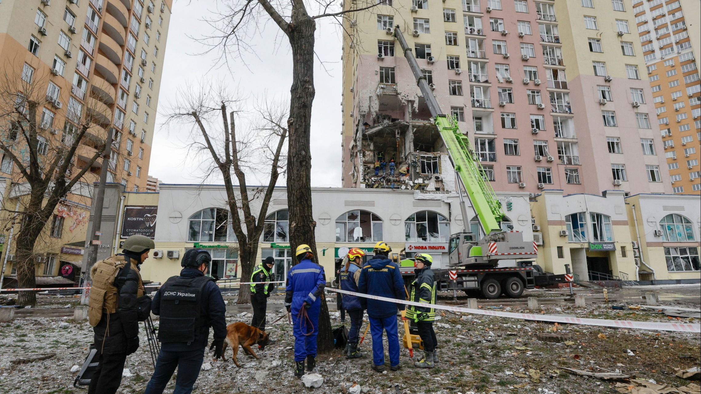 Russia launches air attack on Kyiv as Zelenskyy prepares for crucial Trump meeting