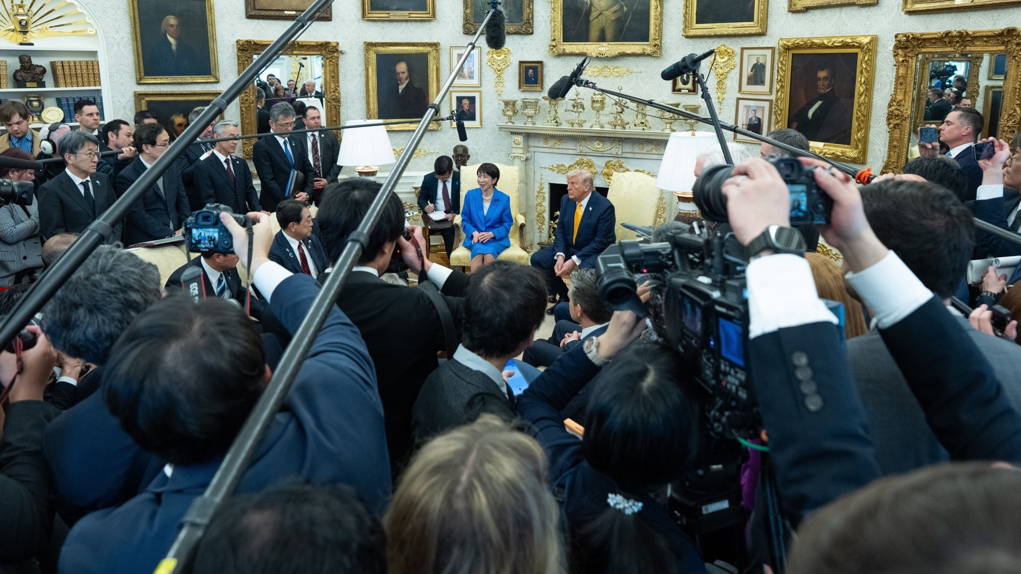 d1e00ek4ebabms.cloudfront.net image