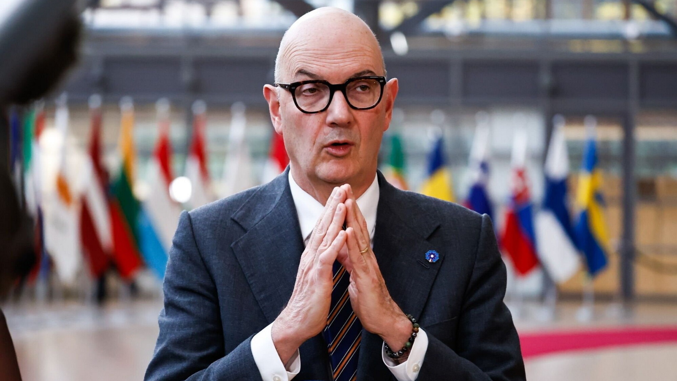 d1e00ek4ebabms.cloudfront.net image