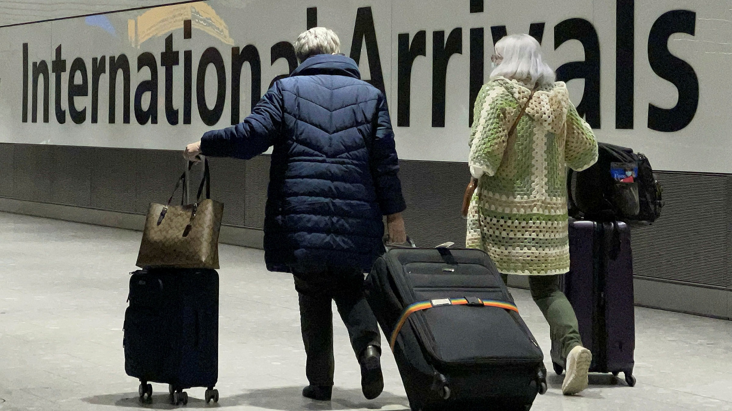 UK to scrap remaining Covid travel restrictions   Financial Times