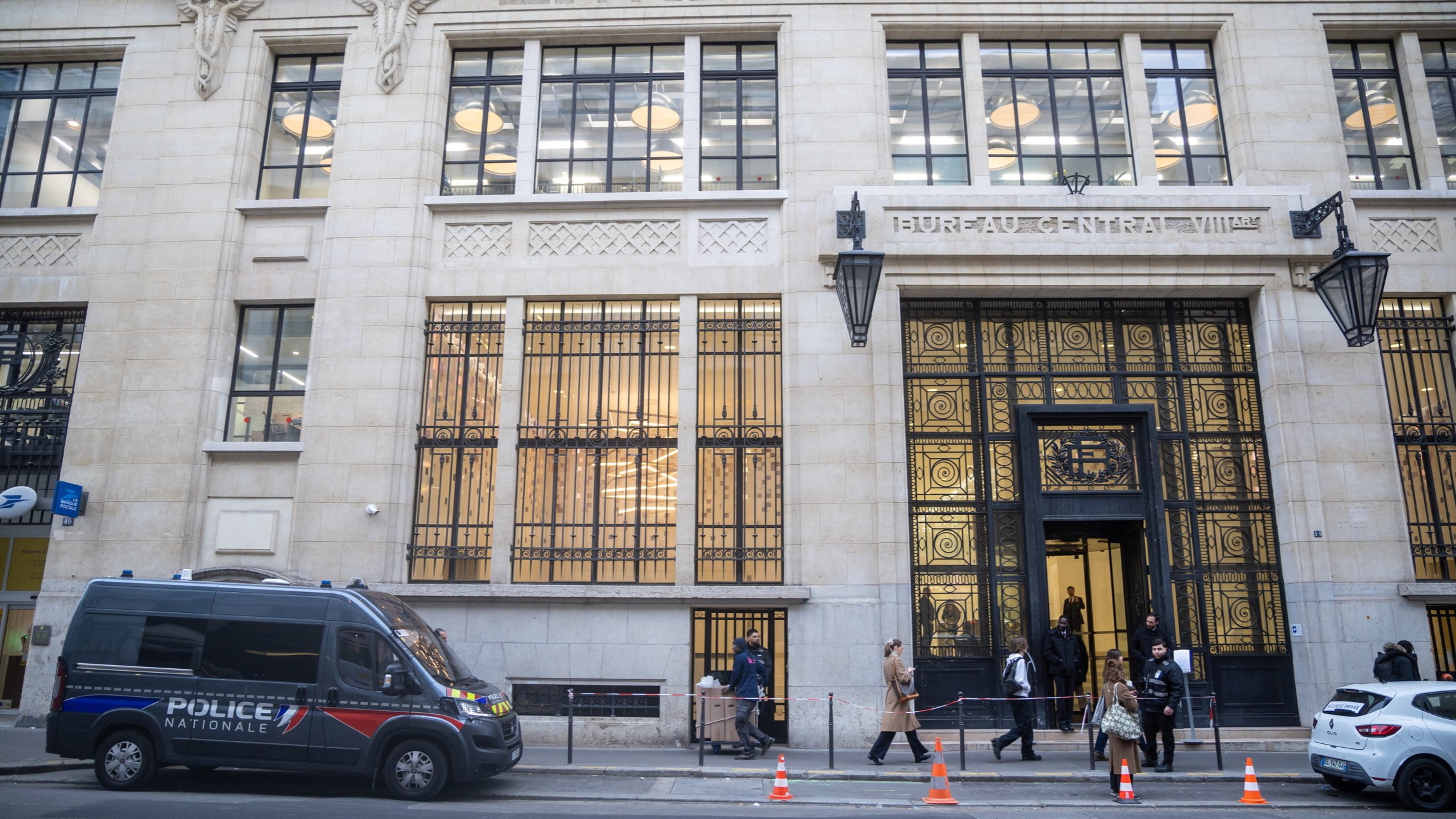 d1e00ek4ebabms.cloudfront.net image