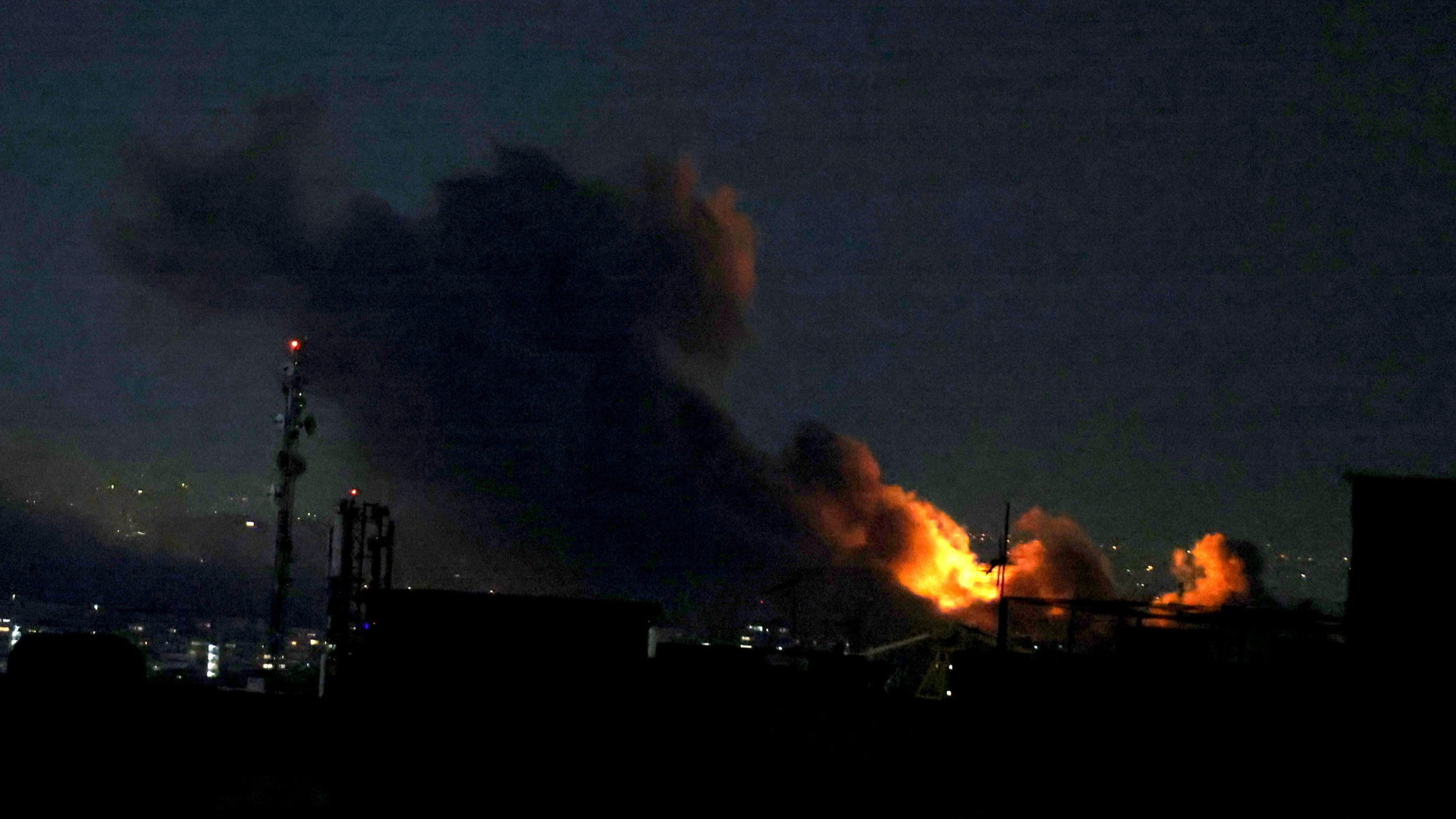 d1e00ek4ebabms.cloudfront.net image