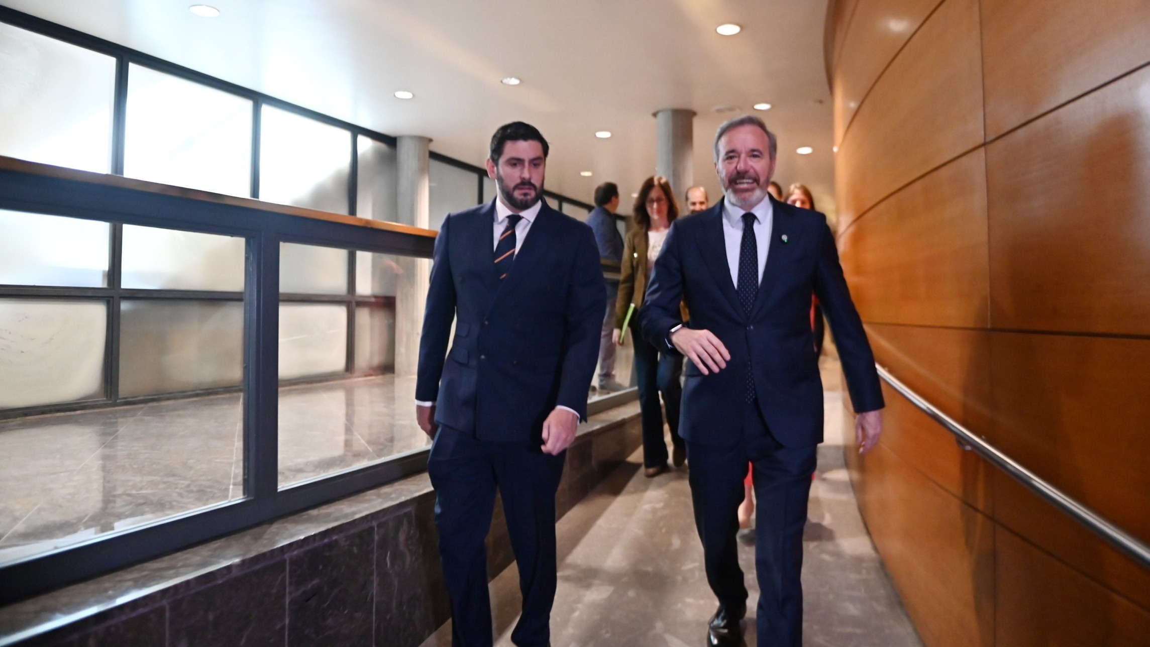 d1e00ek4ebabms.cloudfront.net image