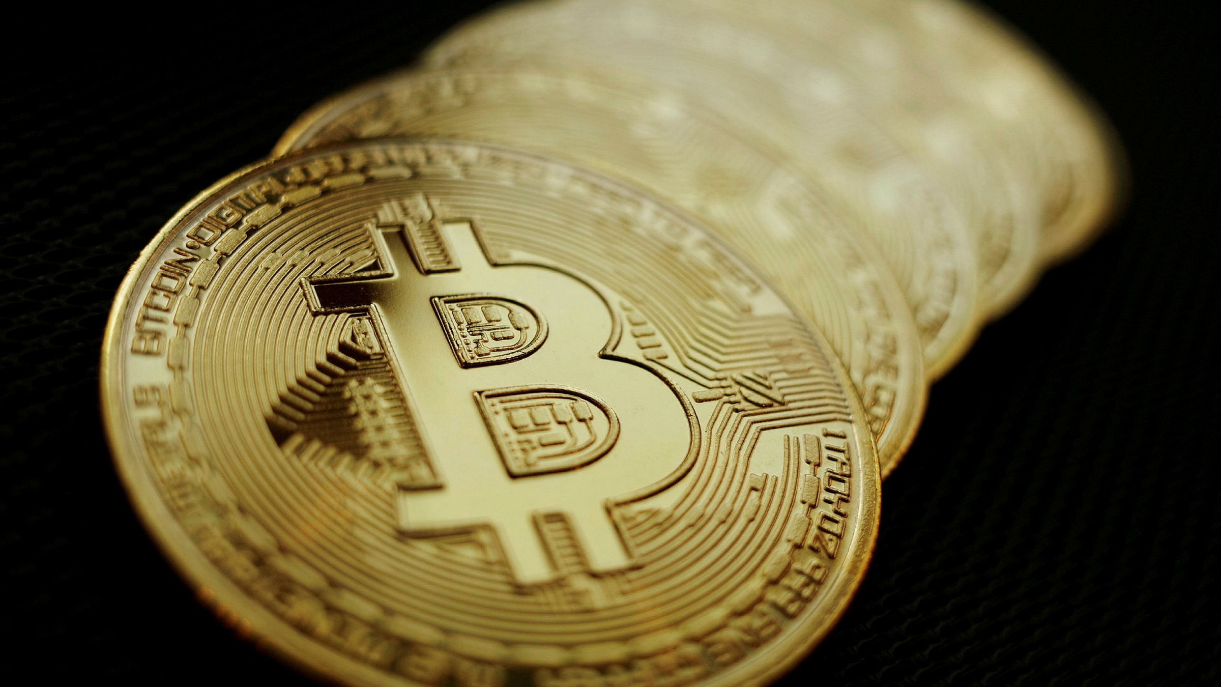 Vai Bitcoin iegulda vērts riskus?