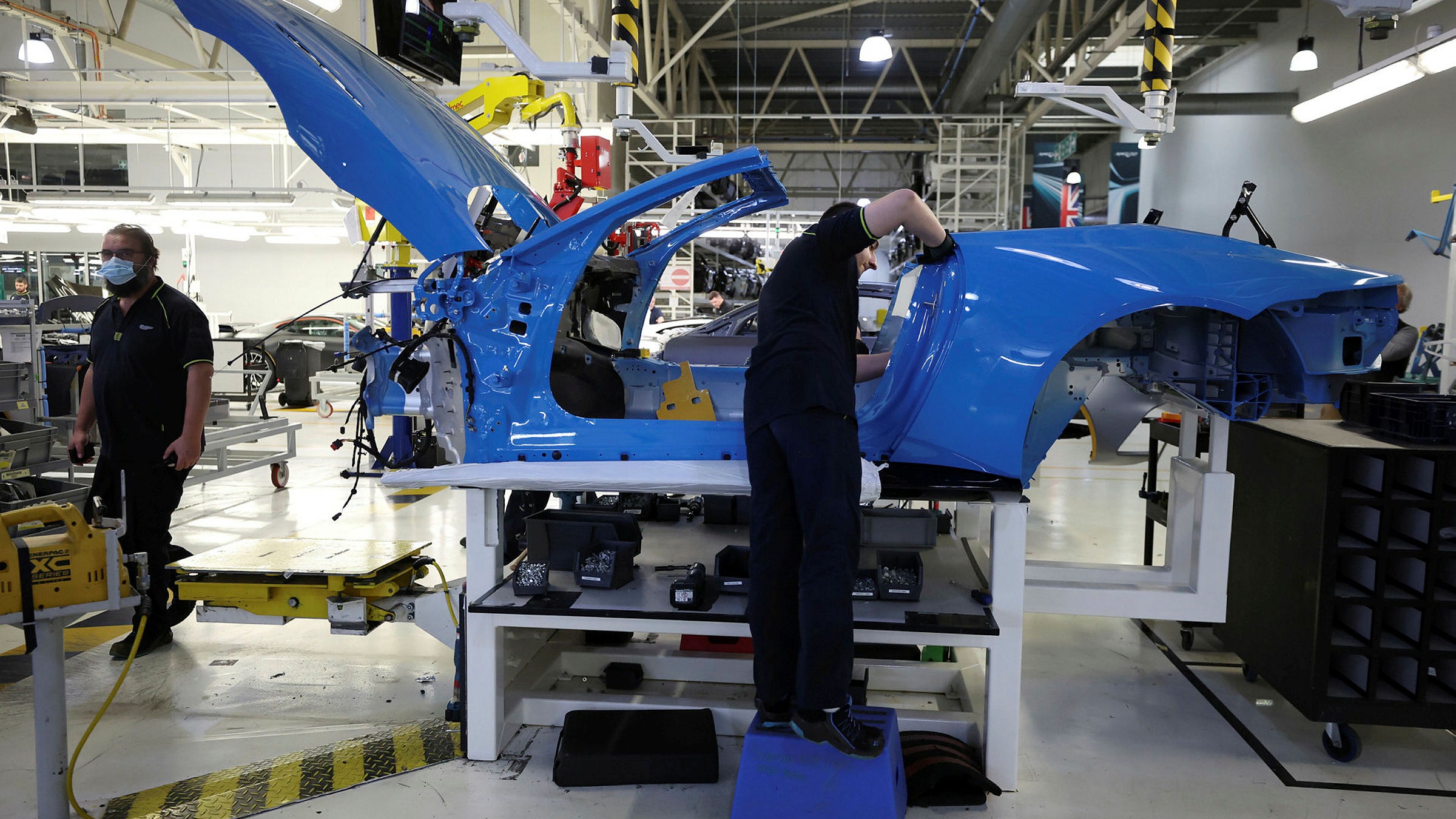 saudi-arabia-in-talks-to-take-stake-in-aston-martin-financial-times