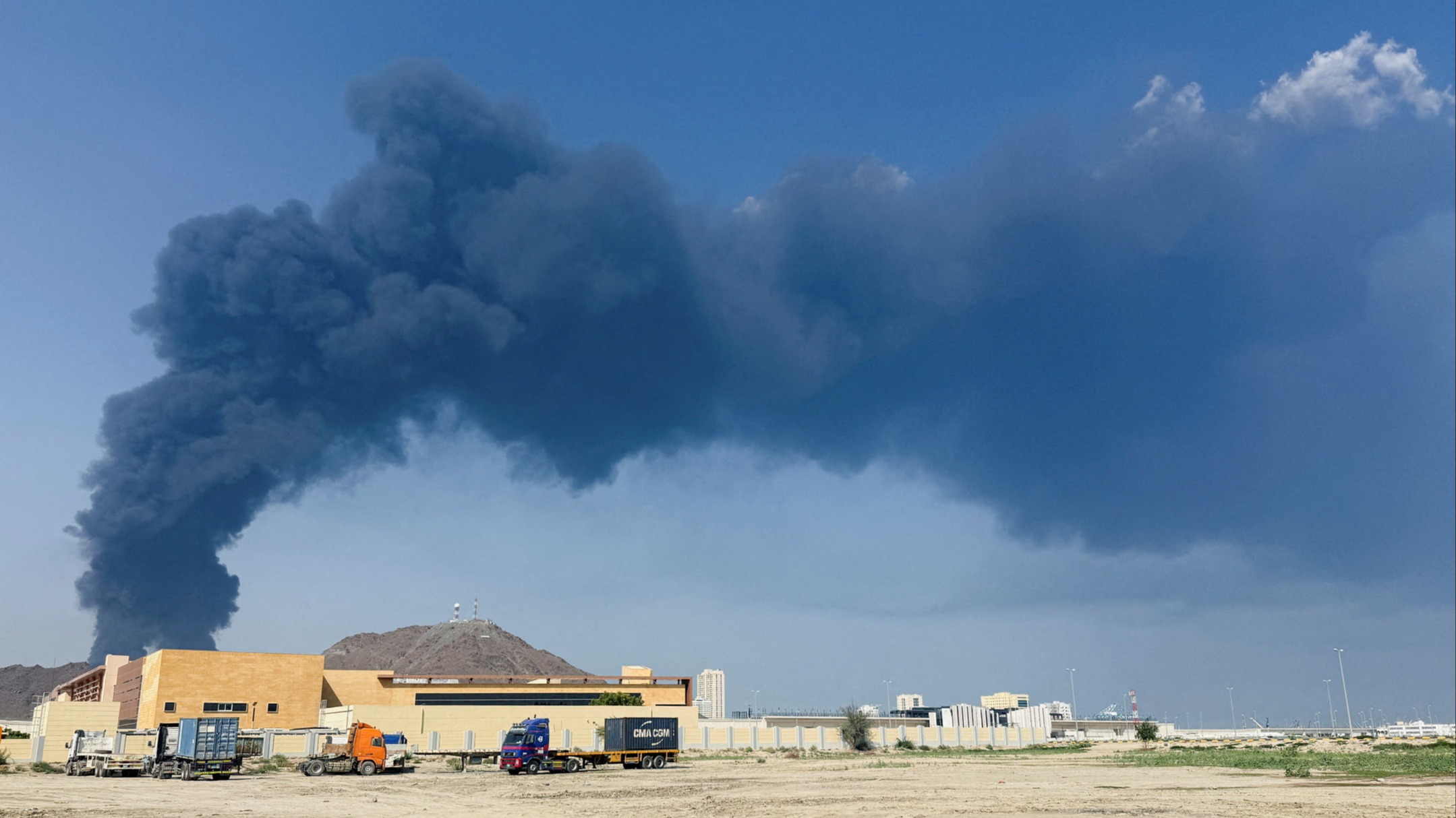 d1e00ek4ebabms.cloudfront.net image