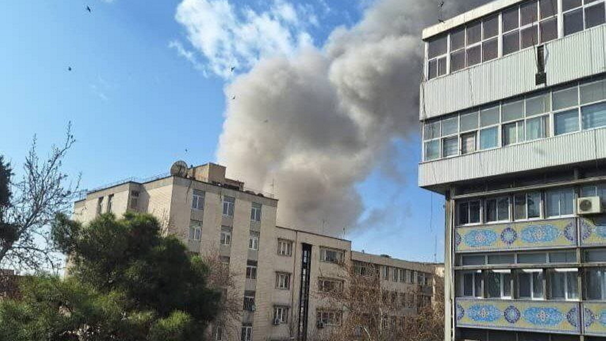 d1e00ek4ebabms.cloudfront.net image