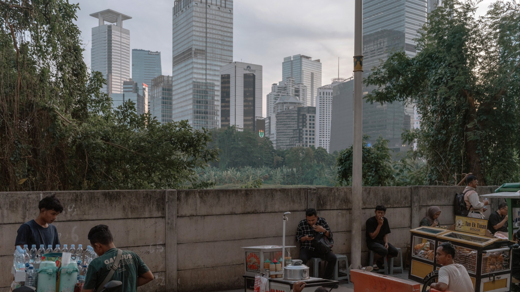 d1e00ek4ebabms.cloudfront.net image