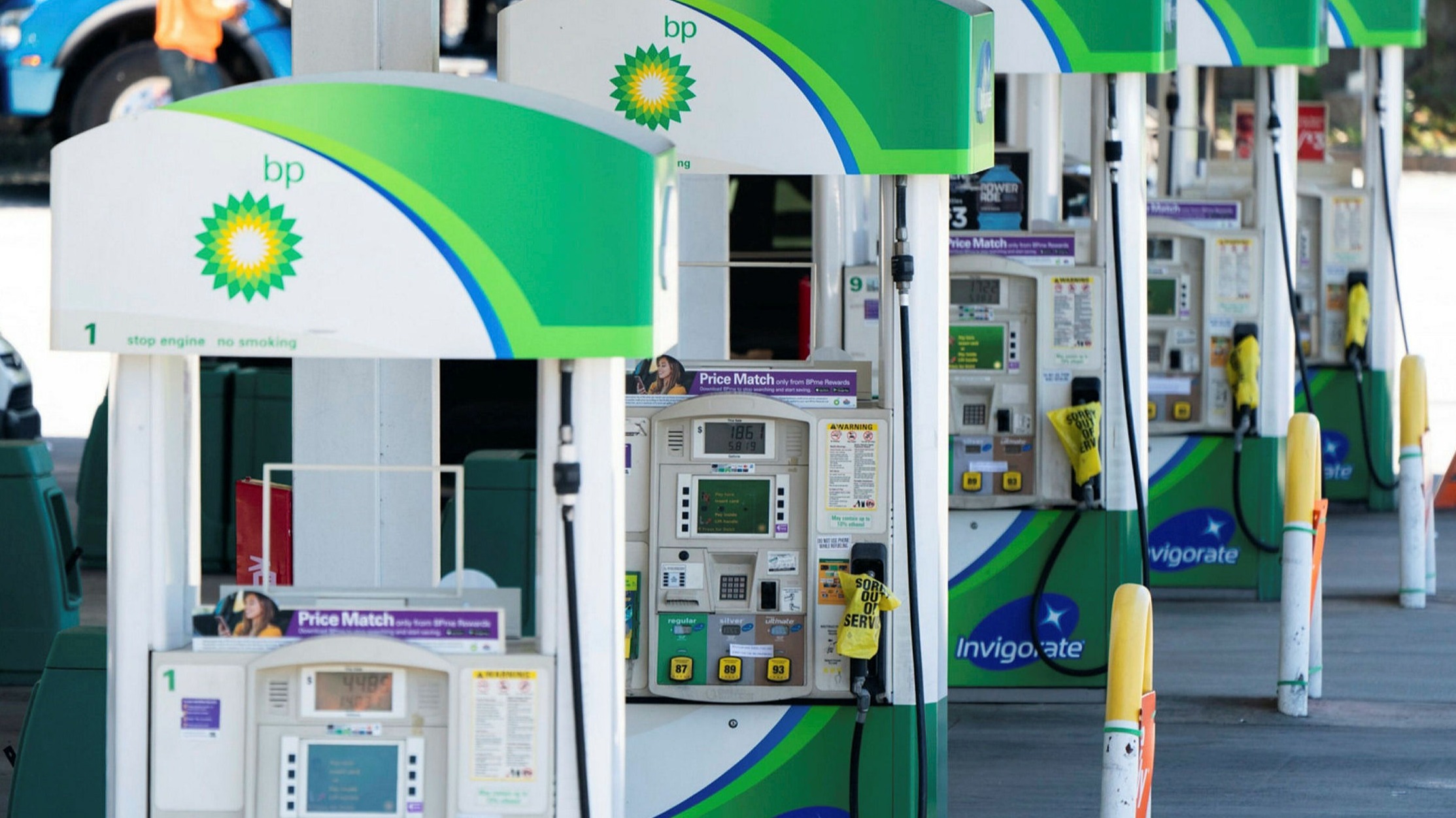 BP raises dividend and announces share buyback to win back investors |  Financial Times