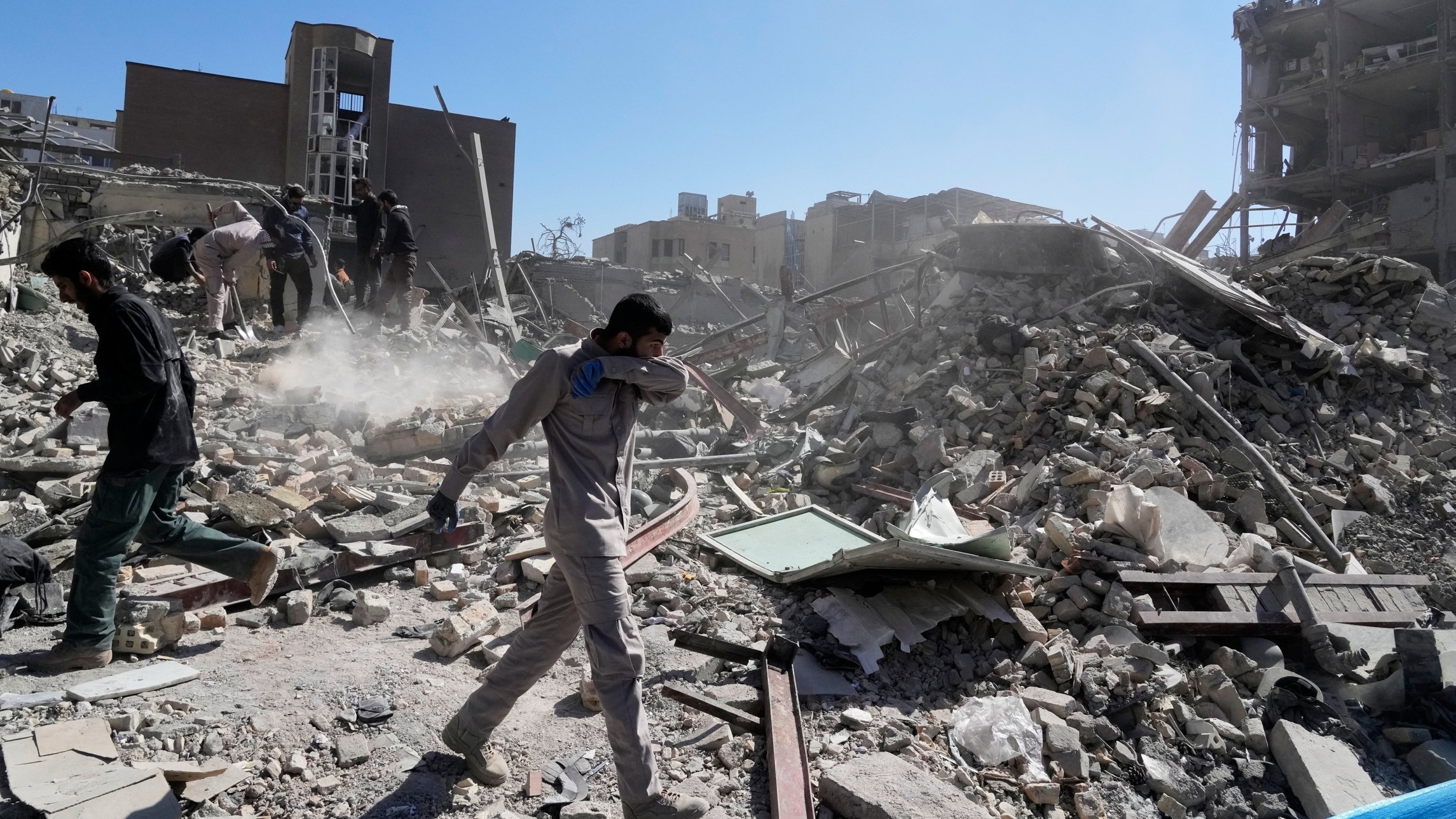 d1e00ek4ebabms.cloudfront.net image