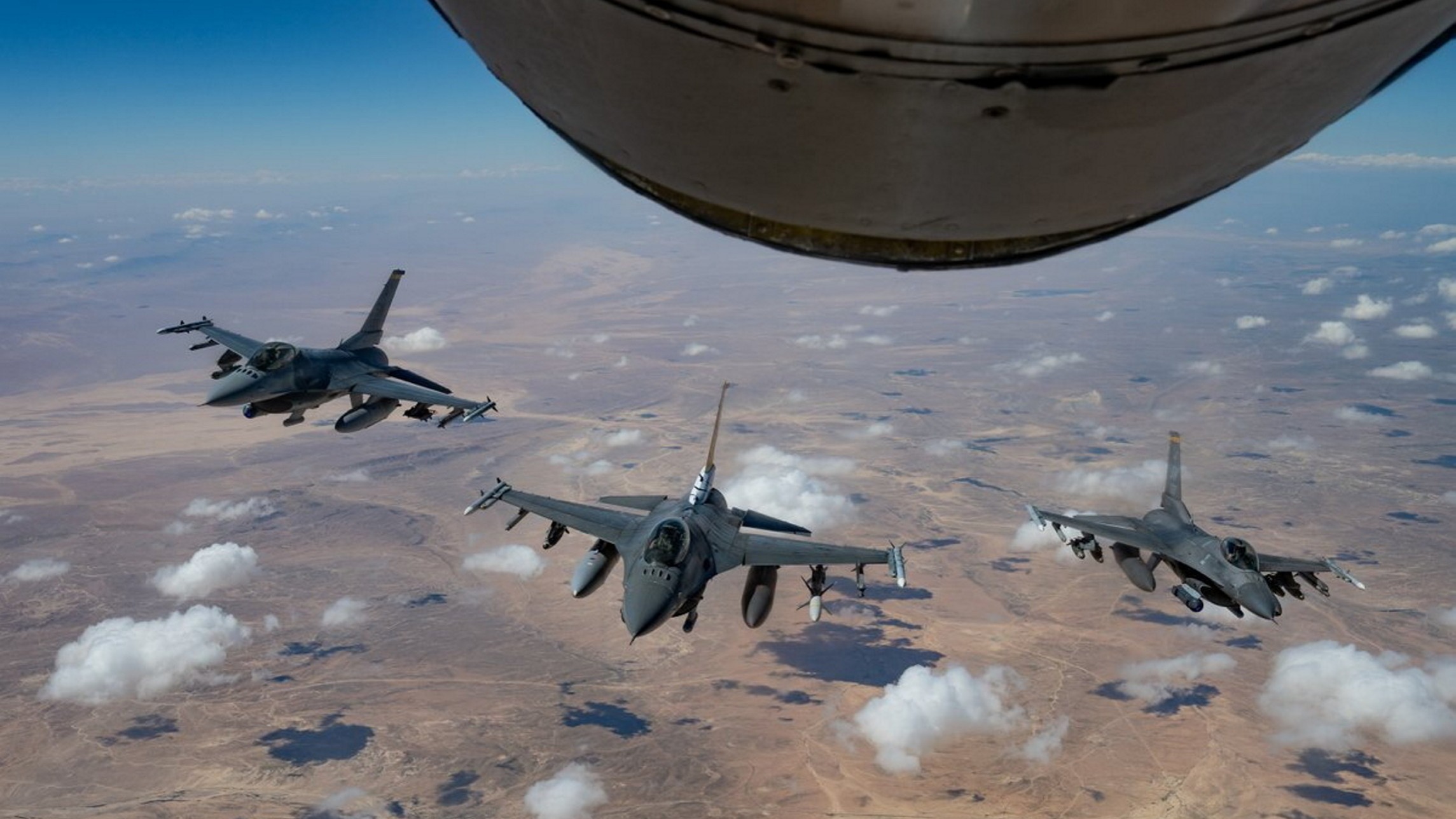 d1e00ek4ebabms.cloudfront.net image