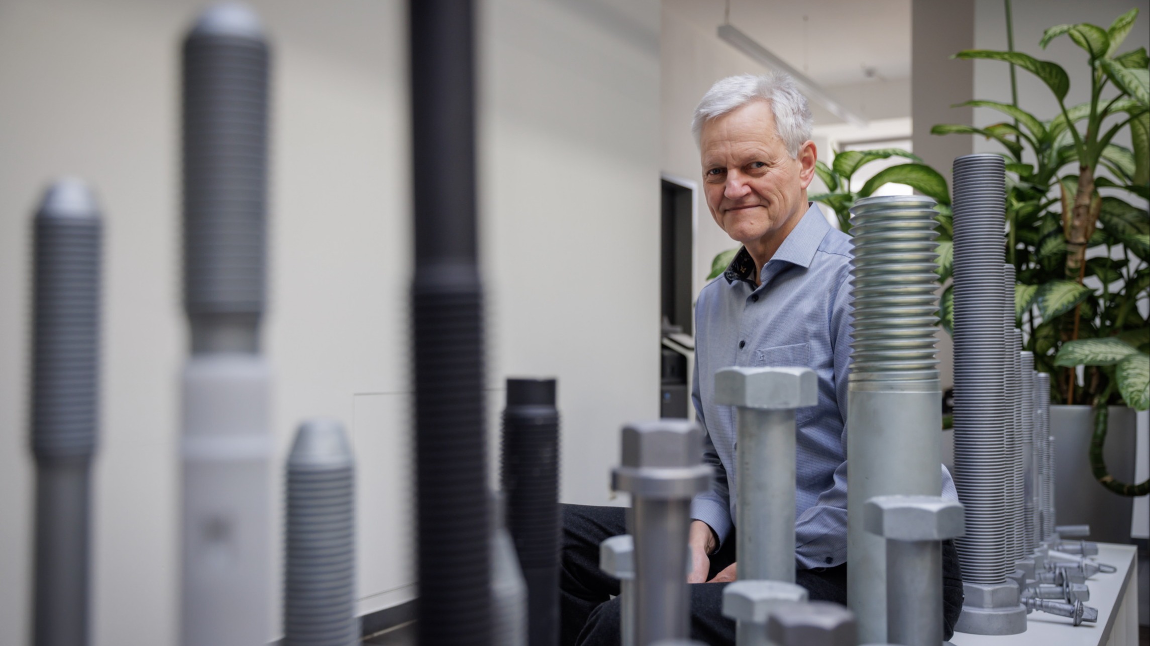 d1e00ek4ebabms.cloudfront.net image