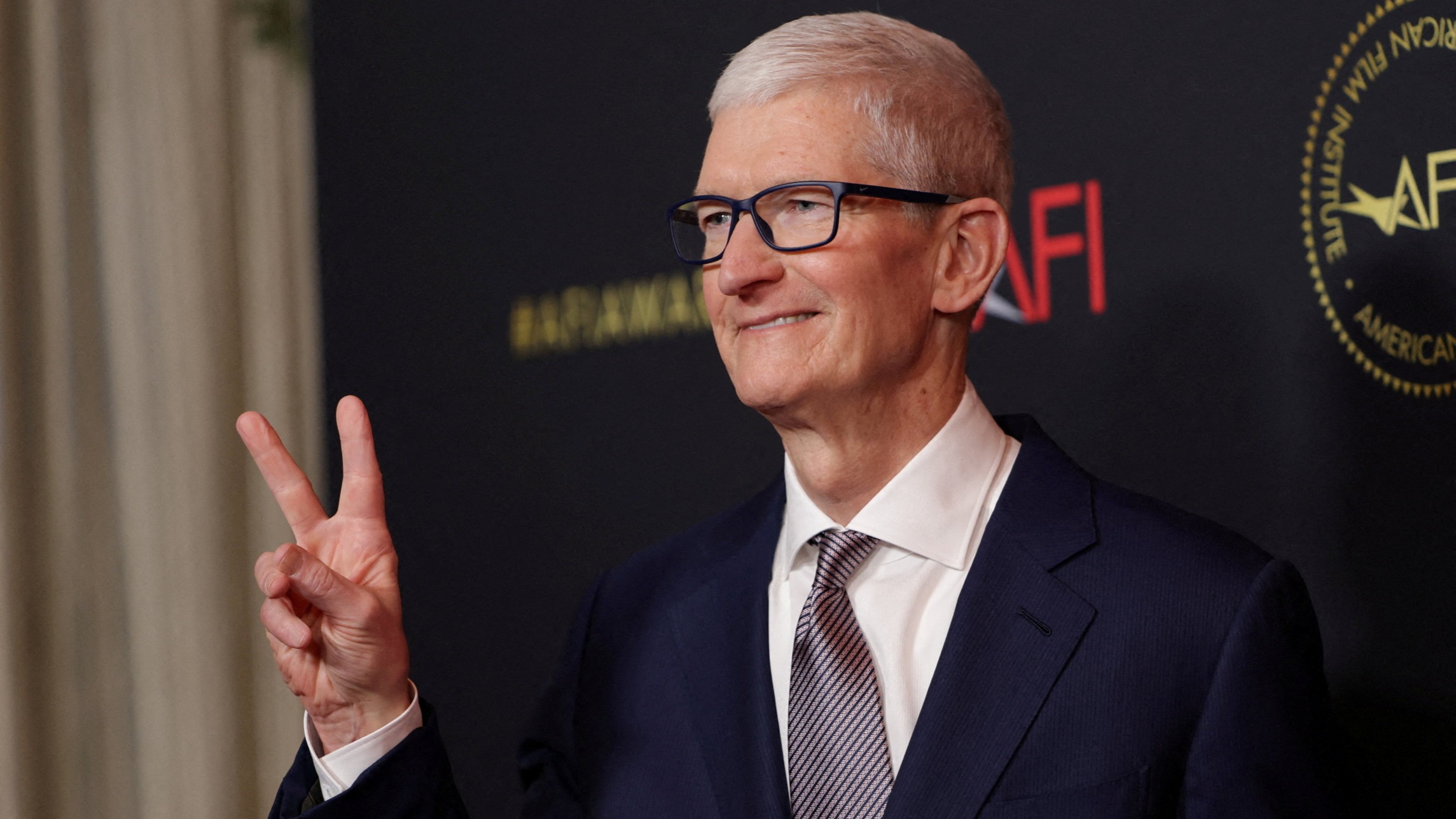 d1e00ek4ebabms.cloudfront.net image