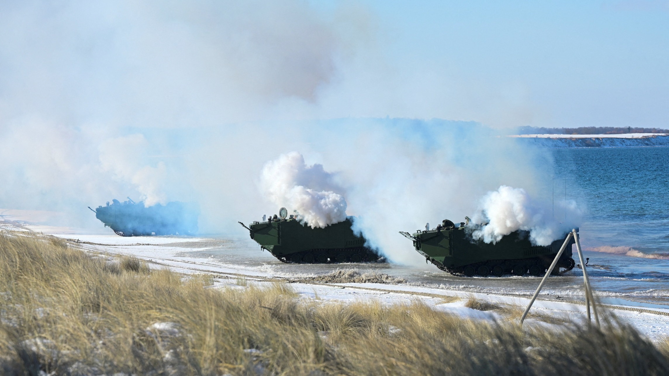 d1e00ek4ebabms.cloudfront.net image