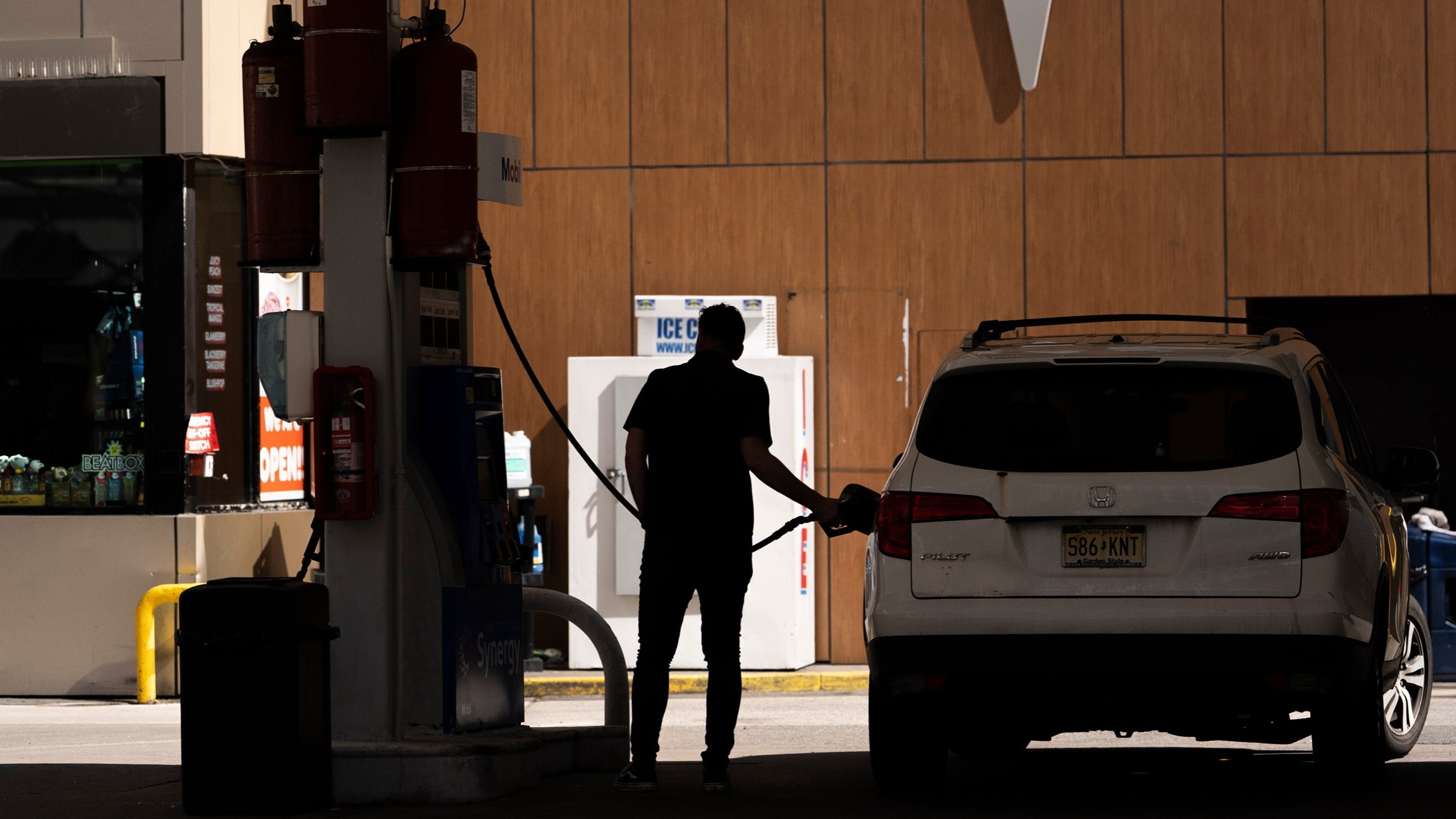 d1e00ek4ebabms.cloudfront.net image