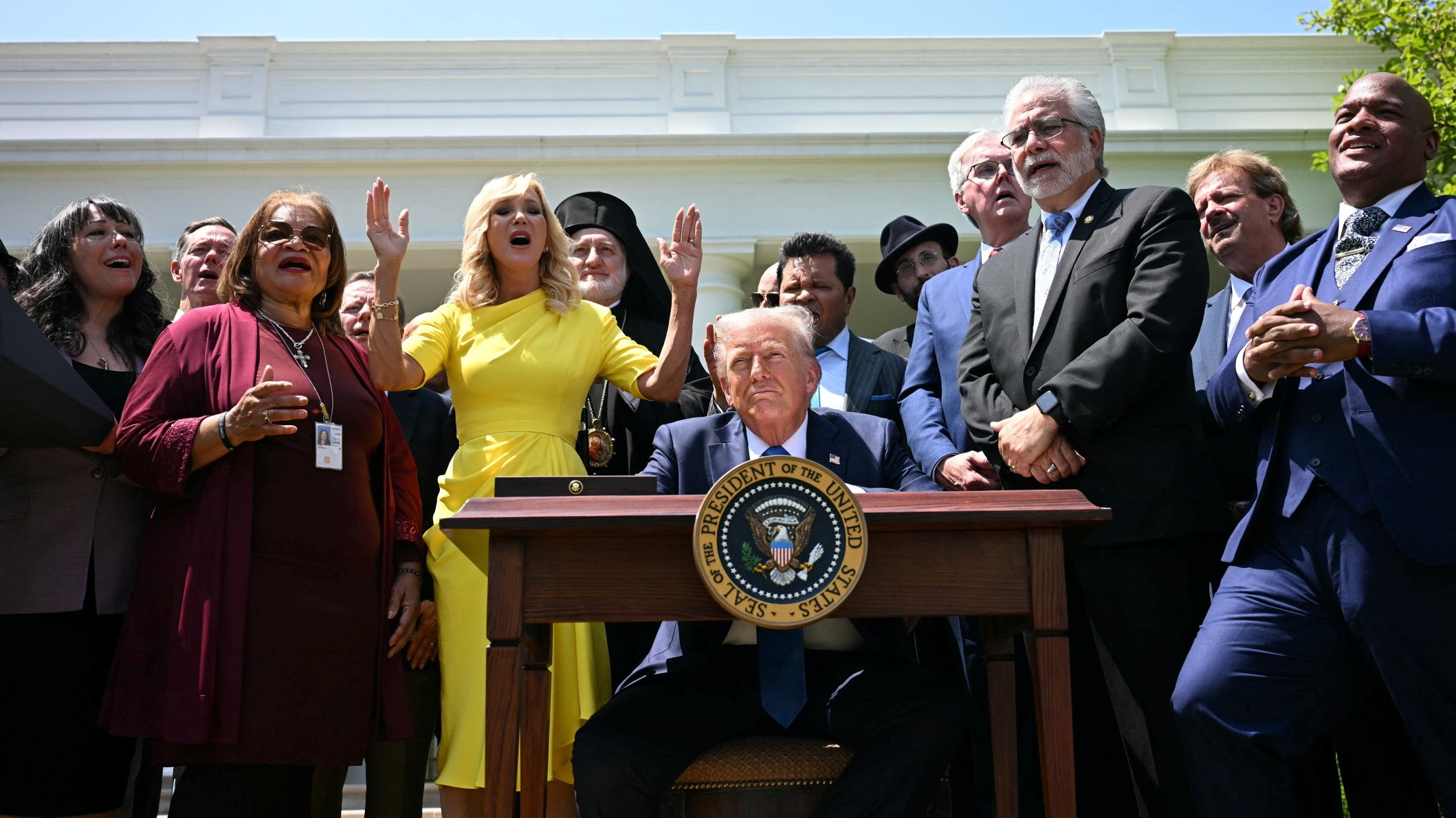 d1e00ek4ebabms.cloudfront.net image