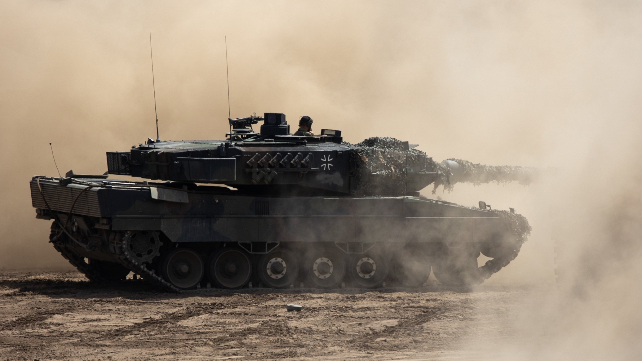 d1e00ek4ebabms.cloudfront.net image